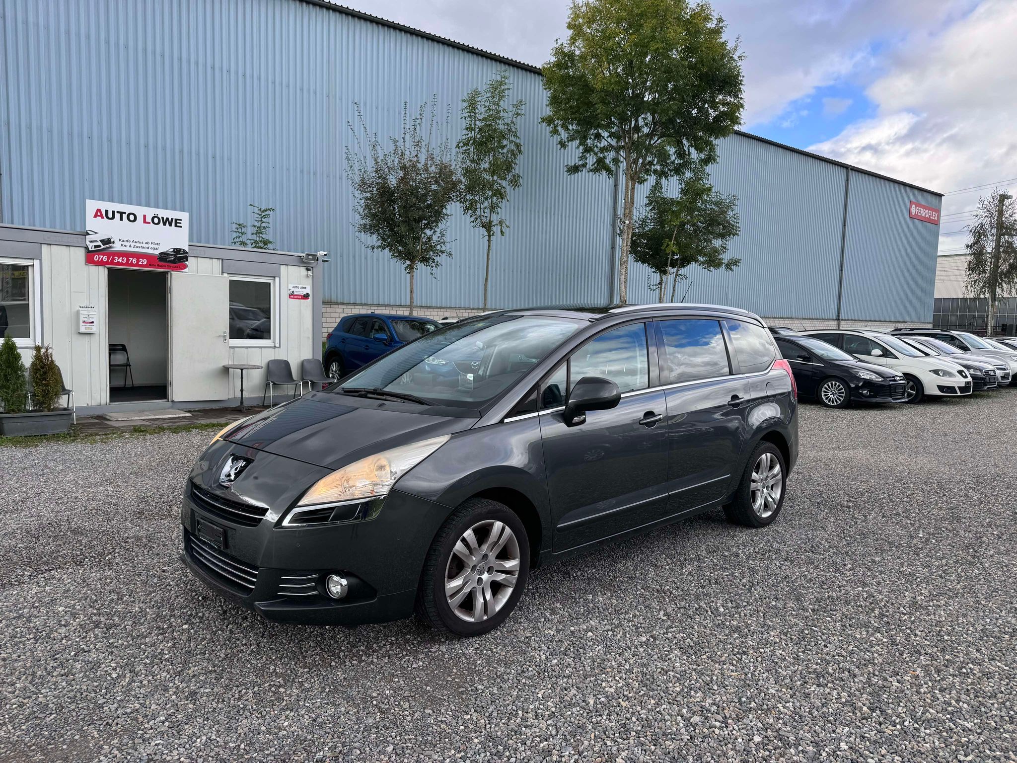 PEUGEOT 5008 1.6 16V T Sport