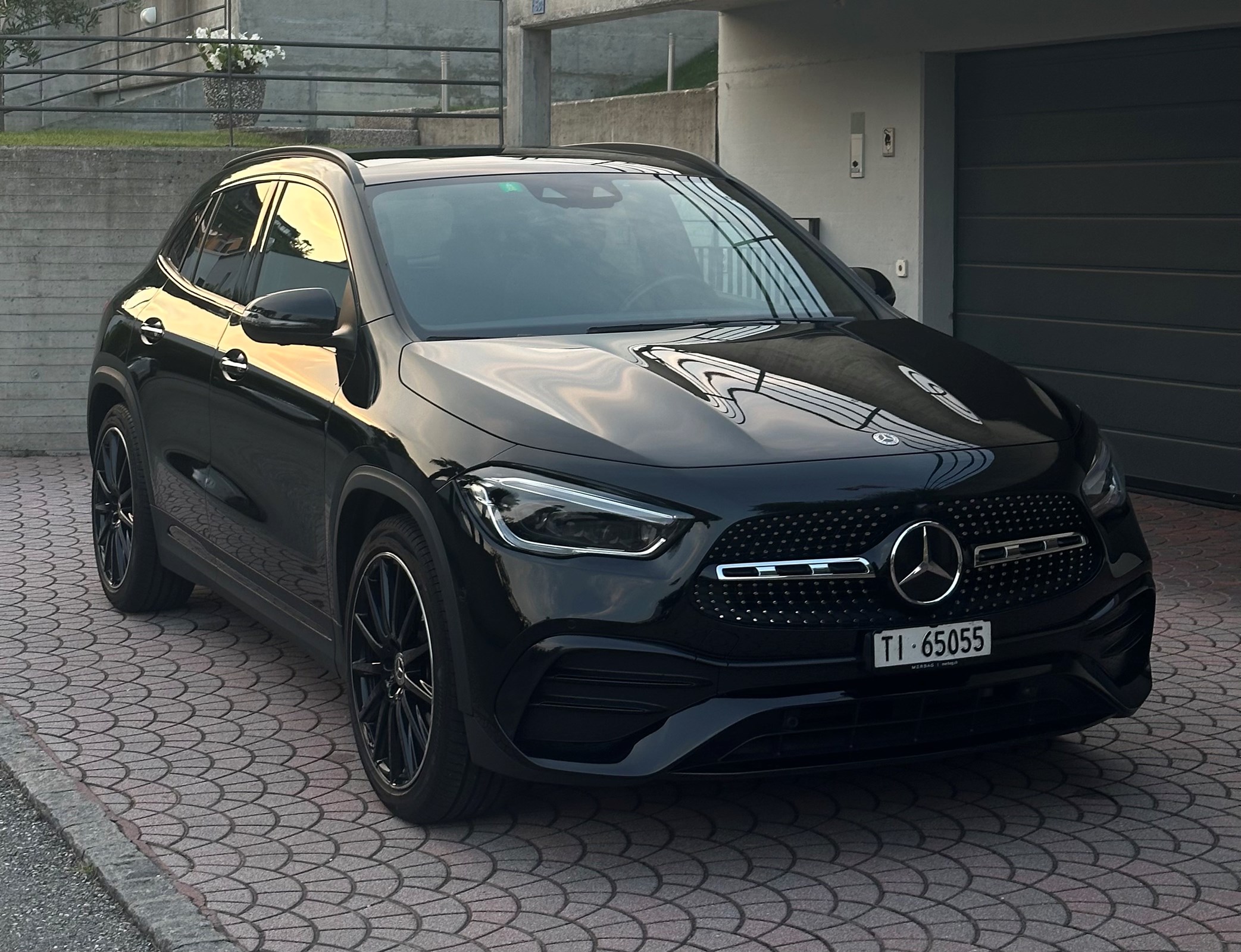 MERCEDES-BENZ GLA 250 4Matic AMG Line 8G-DCT