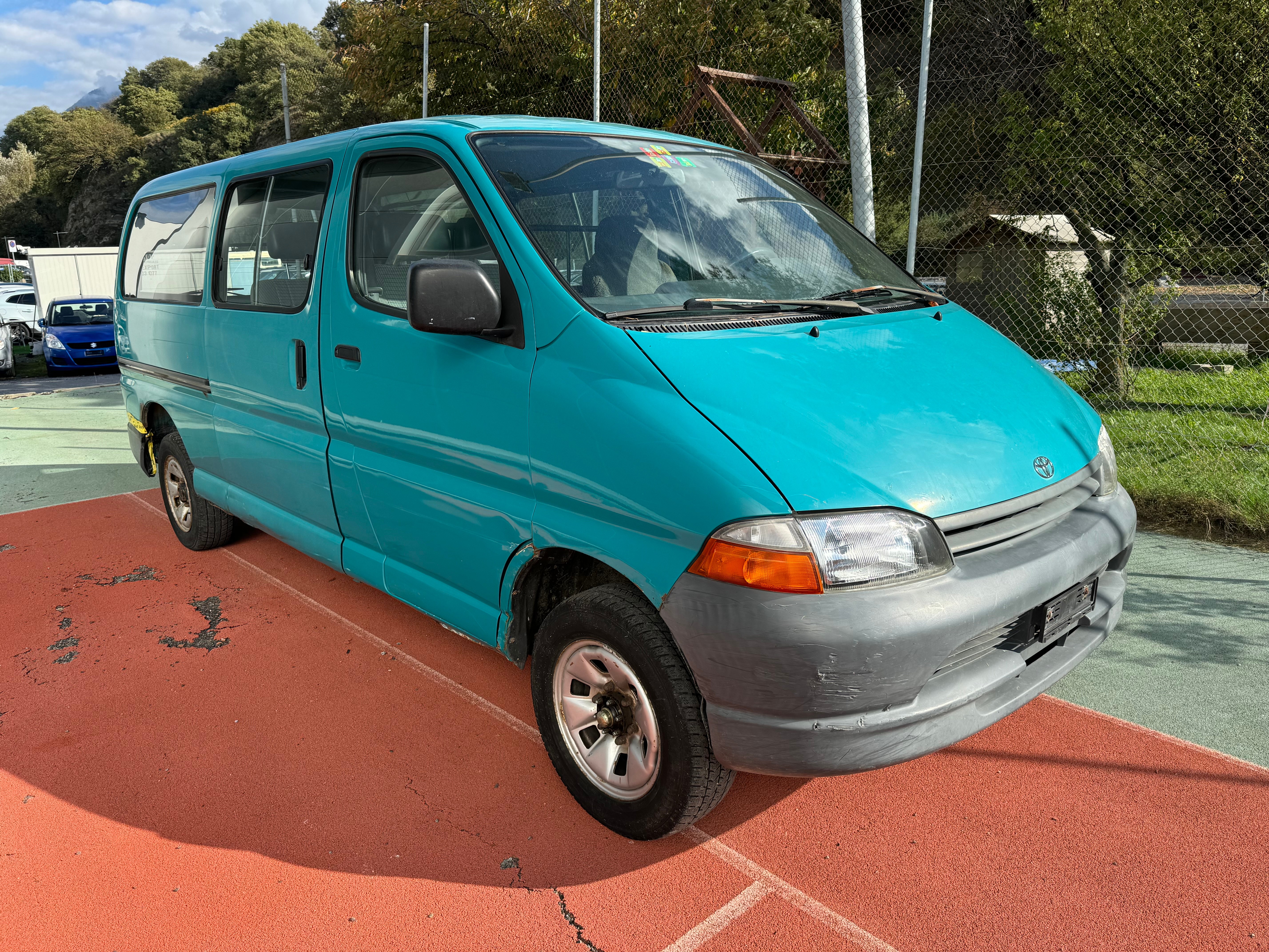 TOYOTA Hiace 2.4 Kombi 4x4 LWB