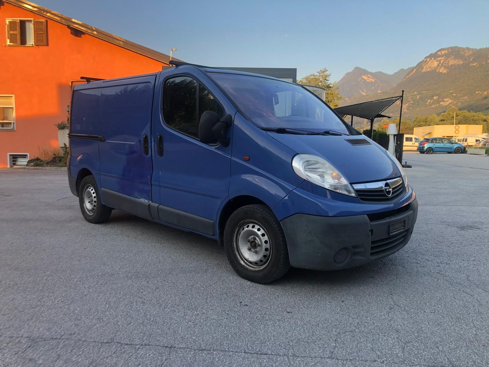 OPEL Vivaro Life 2.5CDTI 2.7t L1H1