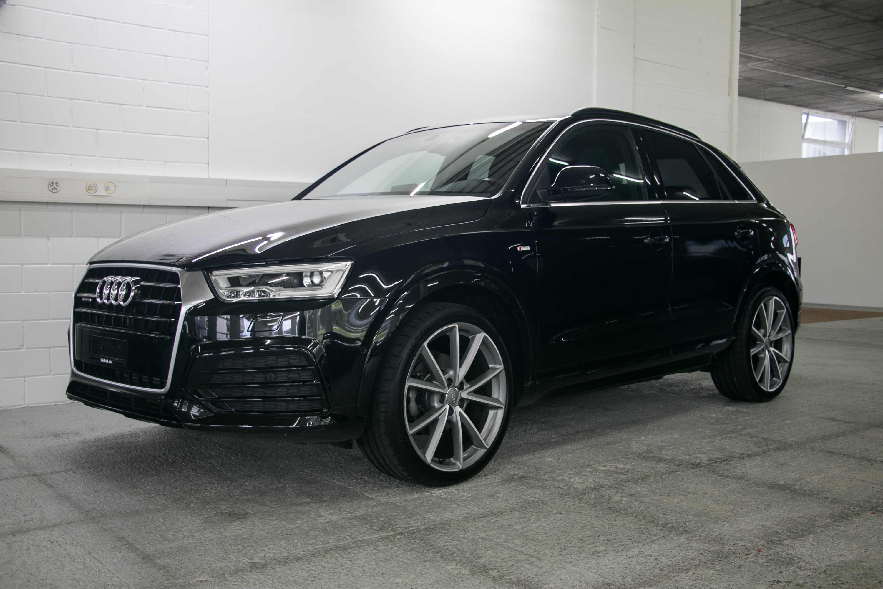 AUDI Q3 2.0 TFSI sport quattro S-tronic