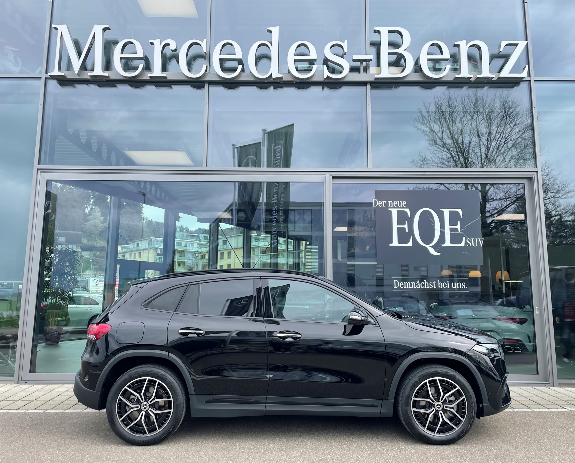 MERCEDES-BENZ EQA 350 AMG Line 4Matic