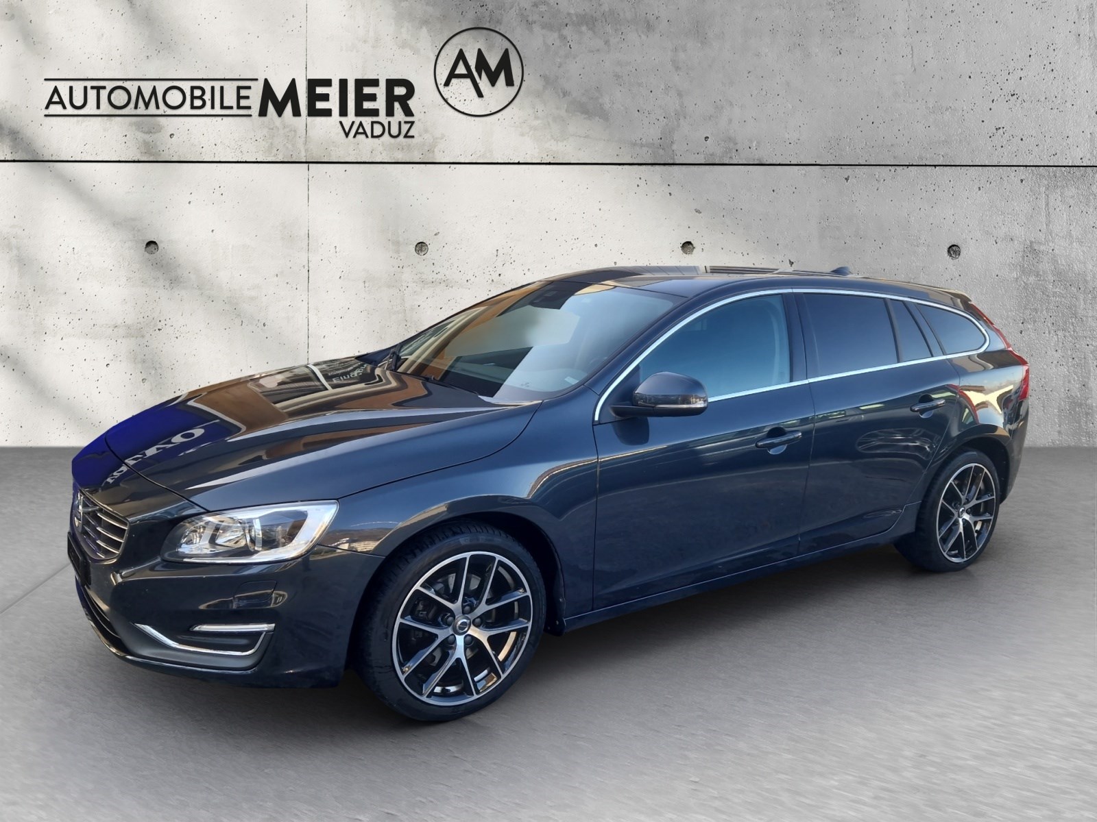 VOLVO V60 2.4 D5 Summum AWD