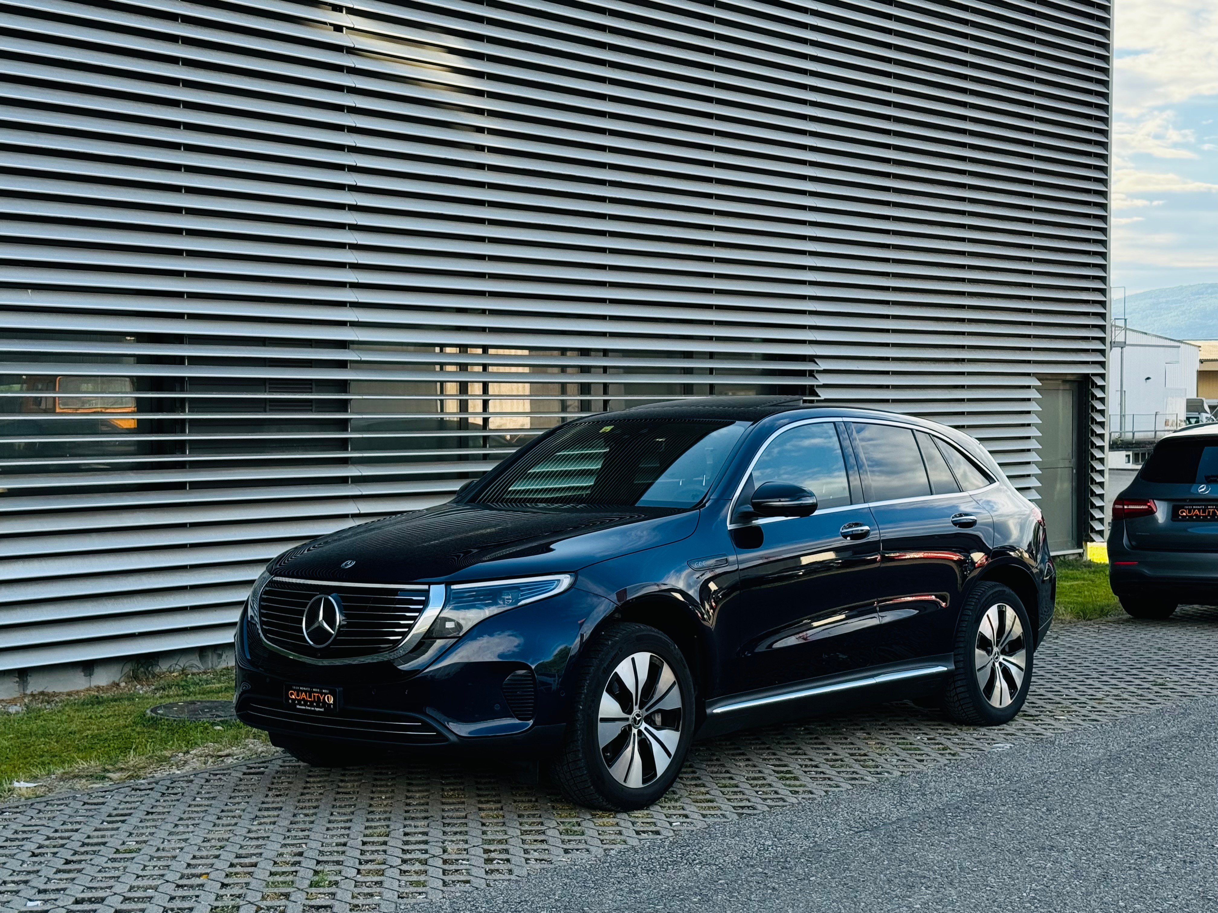 MERCEDES-BENZ EQC 400 AMG Line 4Matic