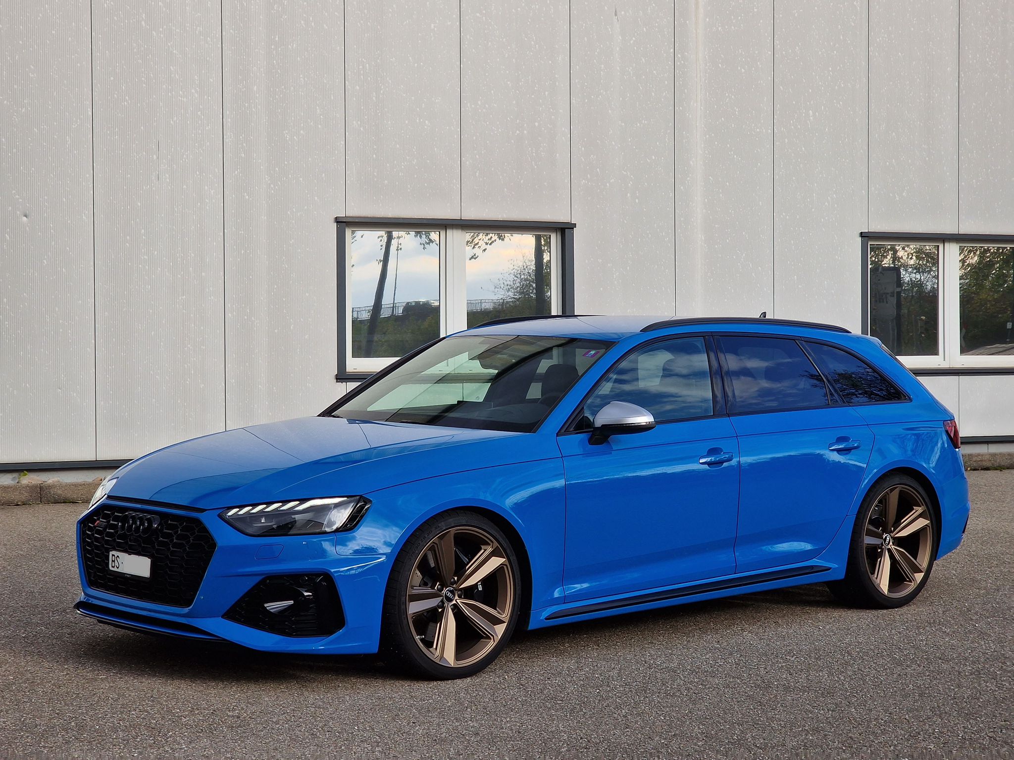 AUDI RS4 Avant quattro tiptronic