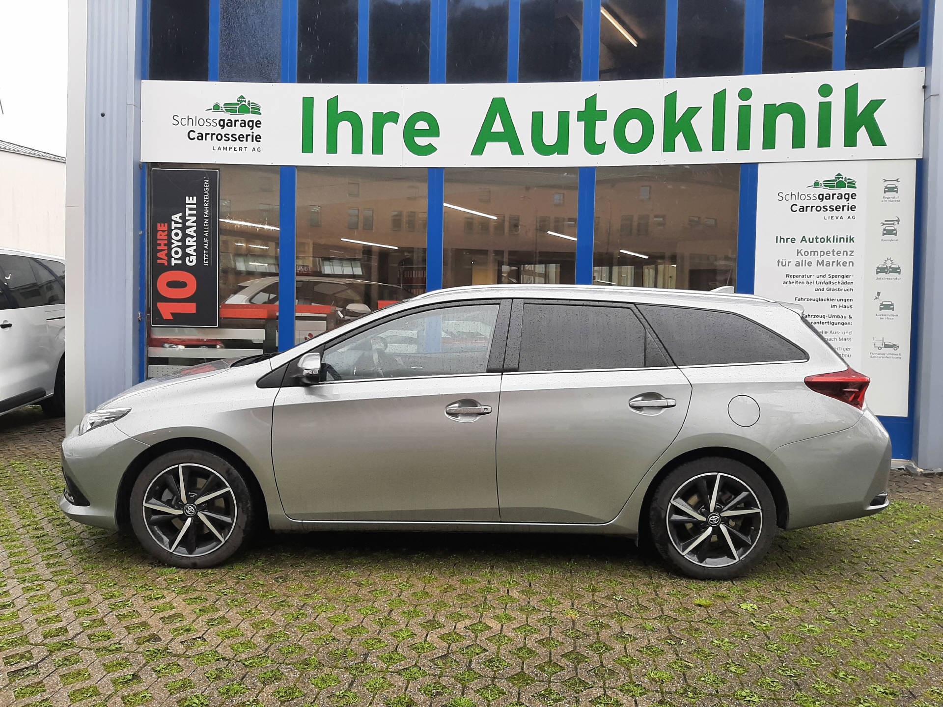 TOYOTA Auris Touring Sports 1.8 HSD Trend