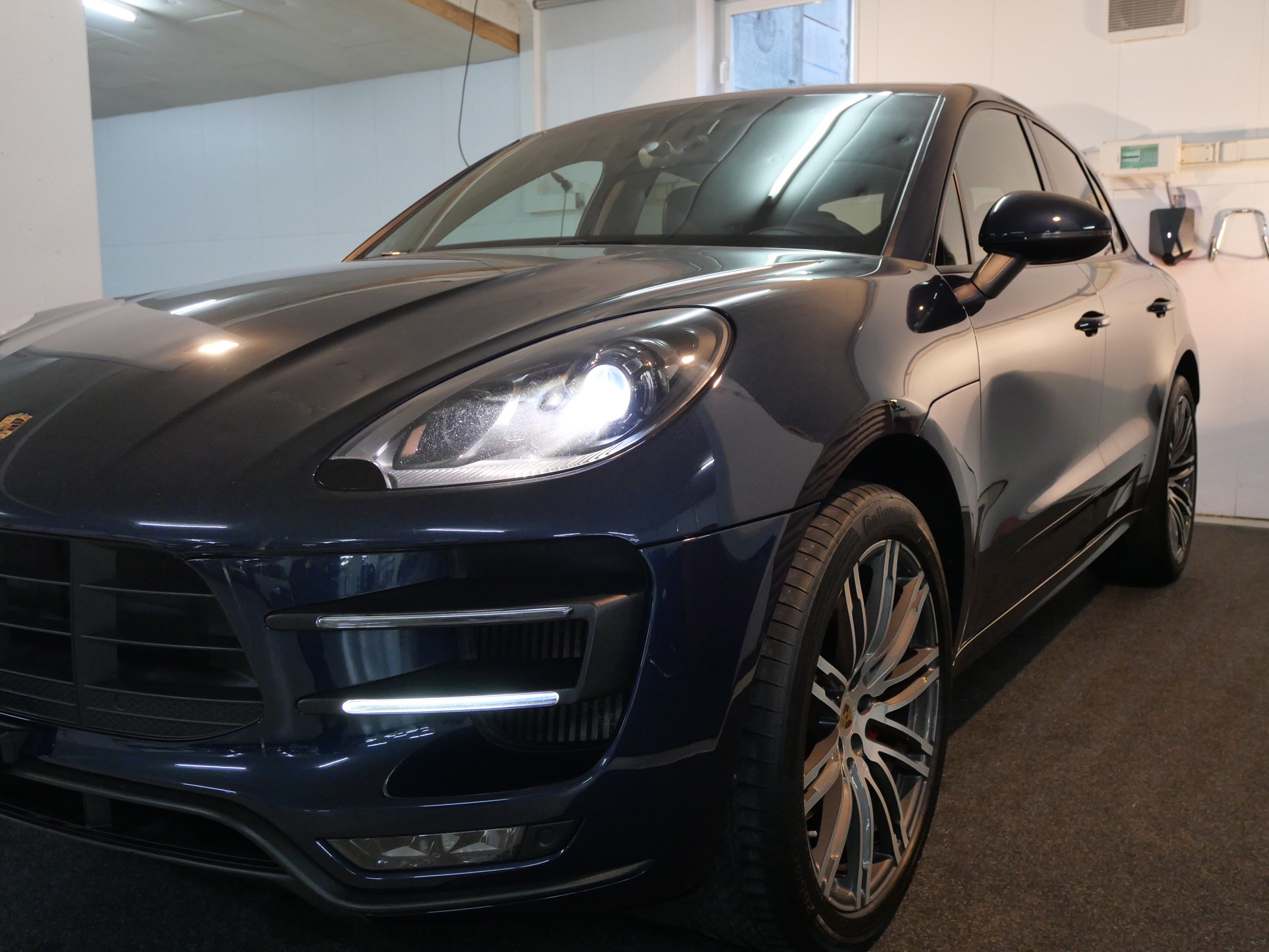 PORSCHE Macan Turbo PDK