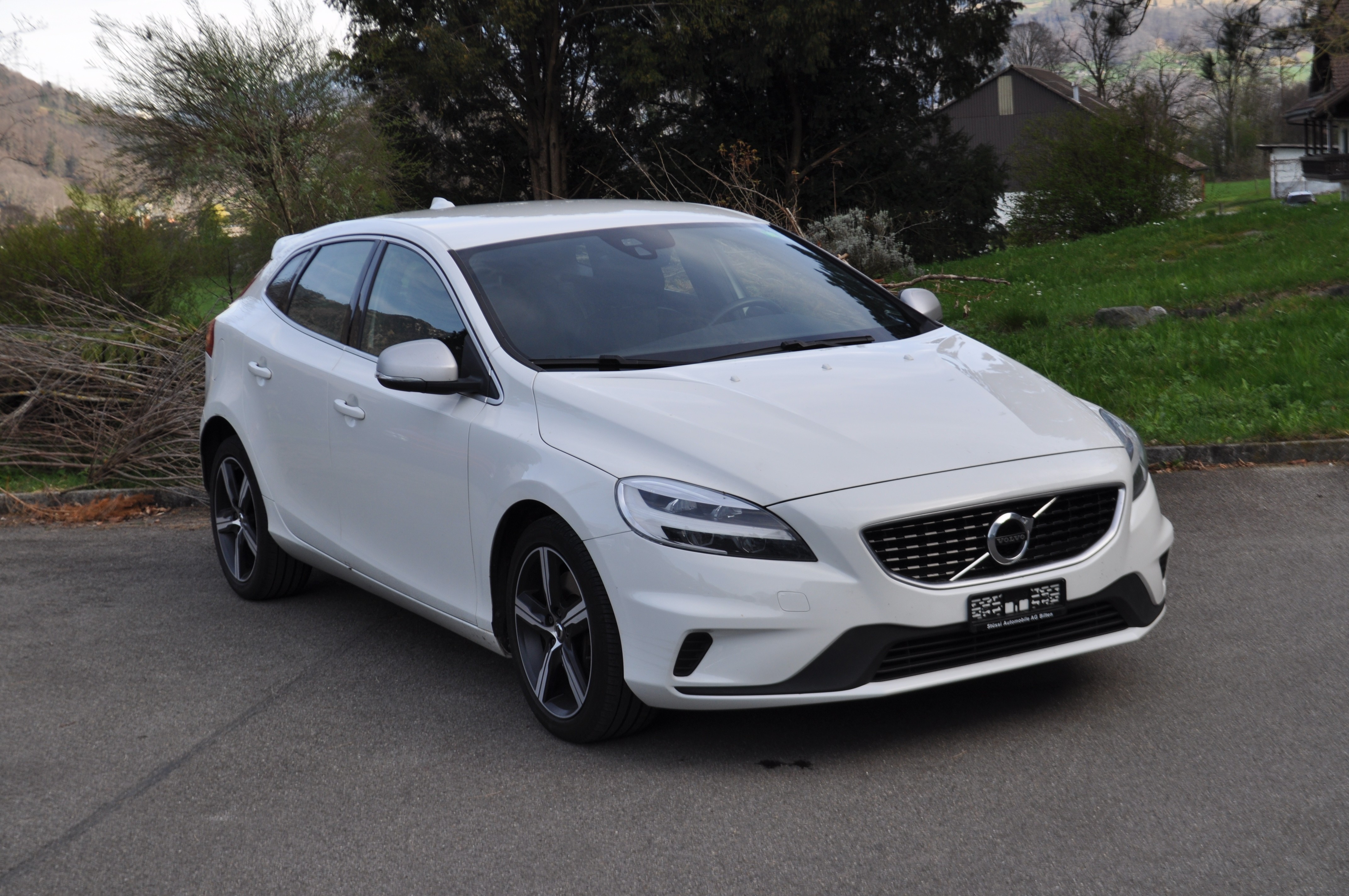 VOLVO V40 D3 Momentum R-Design Geartronic