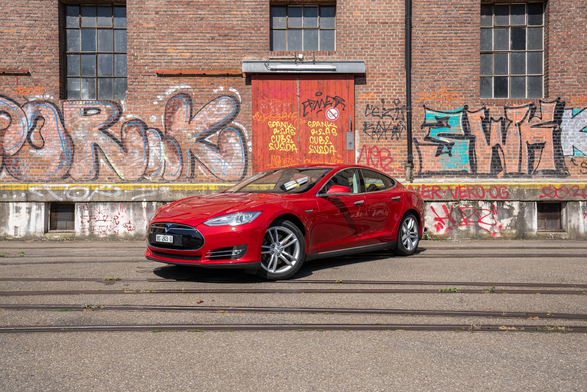 TESLA Model S 85, Free Supercharging, Teslab.ch