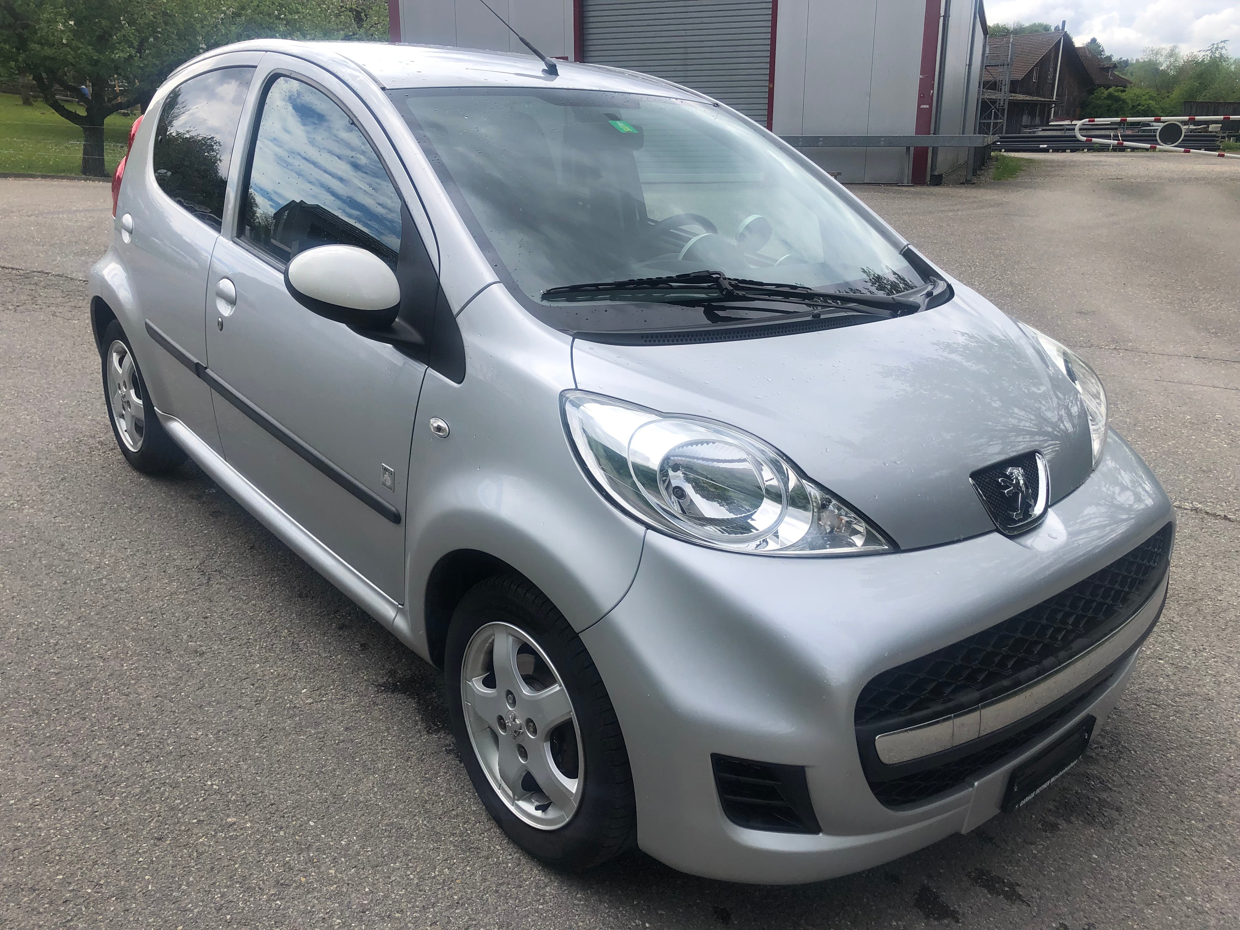 PEUGEOT 107 1.0 Swiss Edition