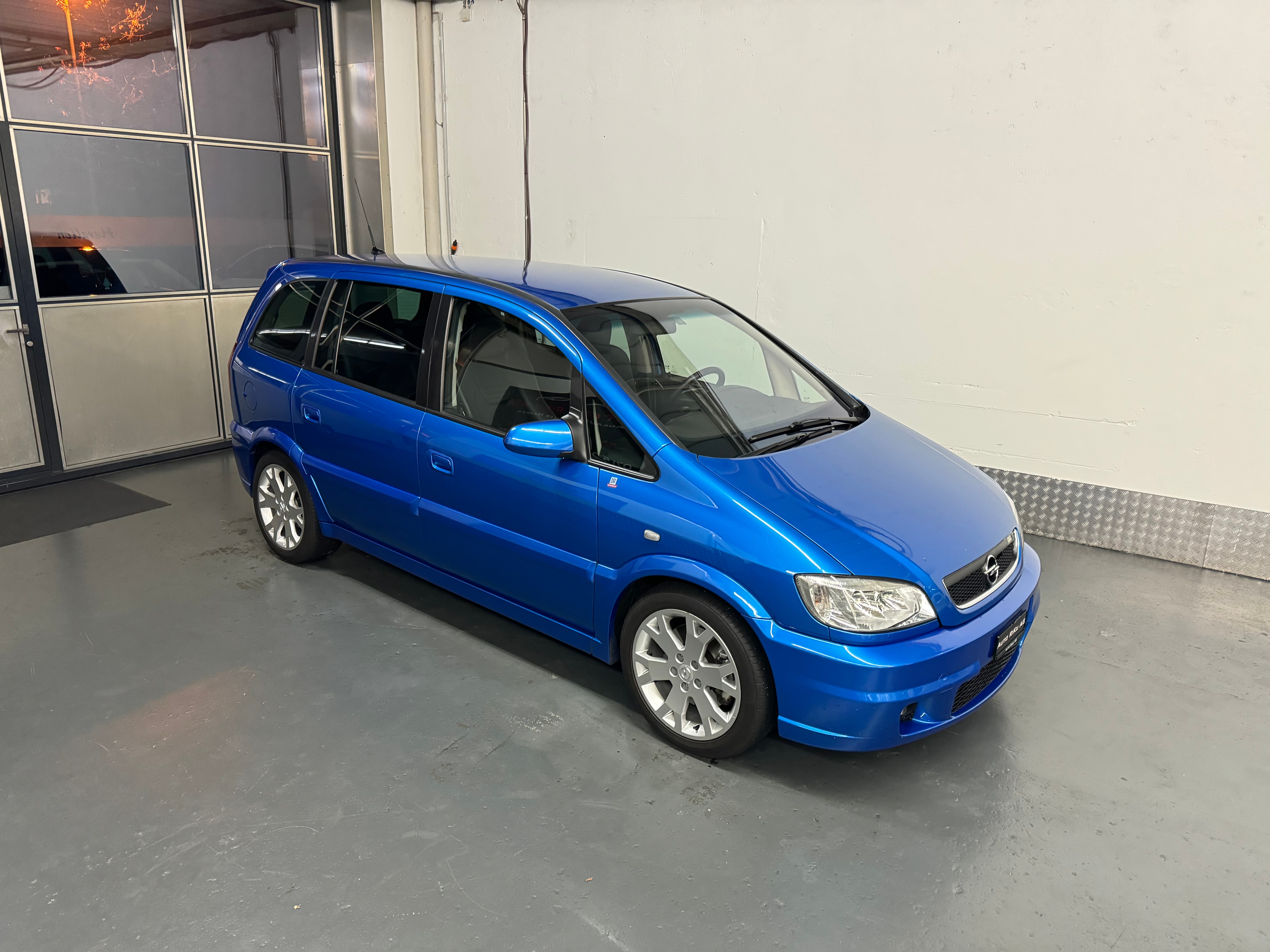 OPEL Zafira 2.0i Turbo OPC