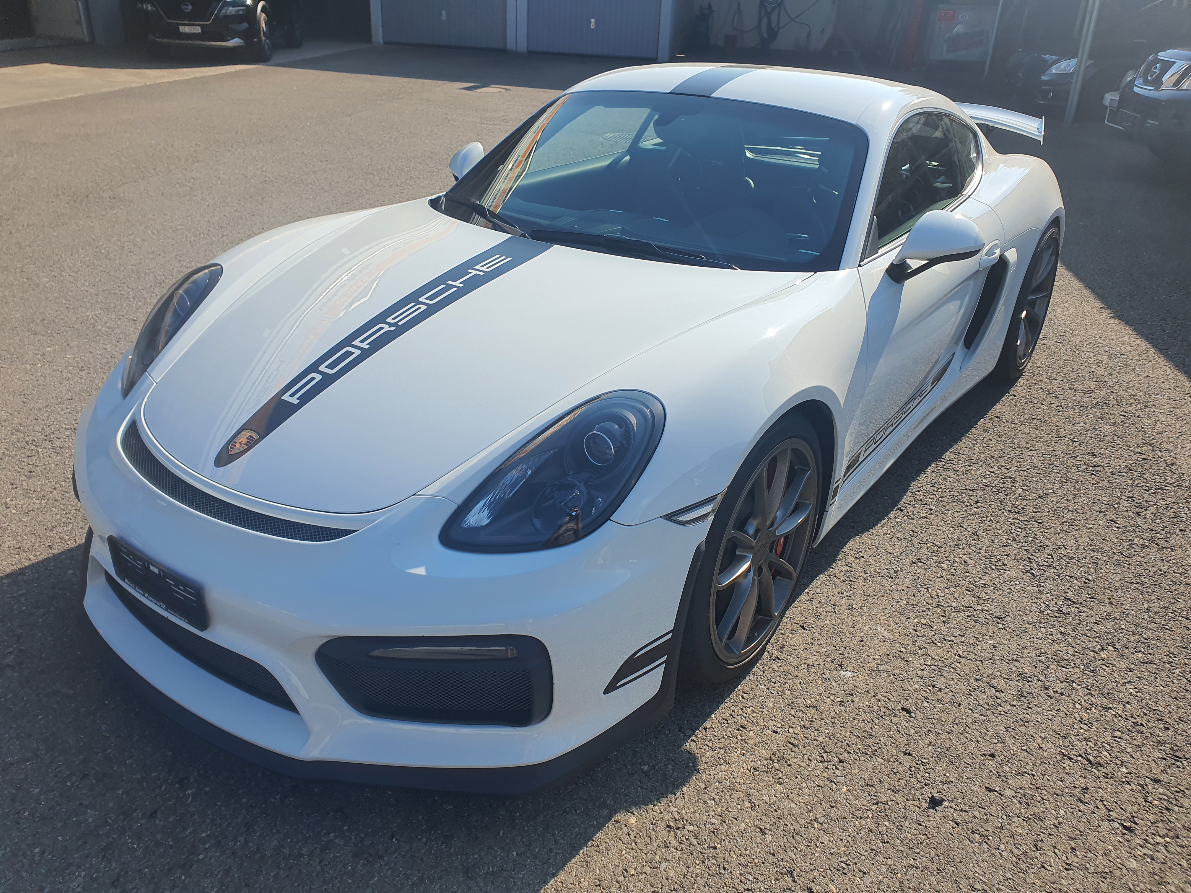 PORSCHE Cayman GT4