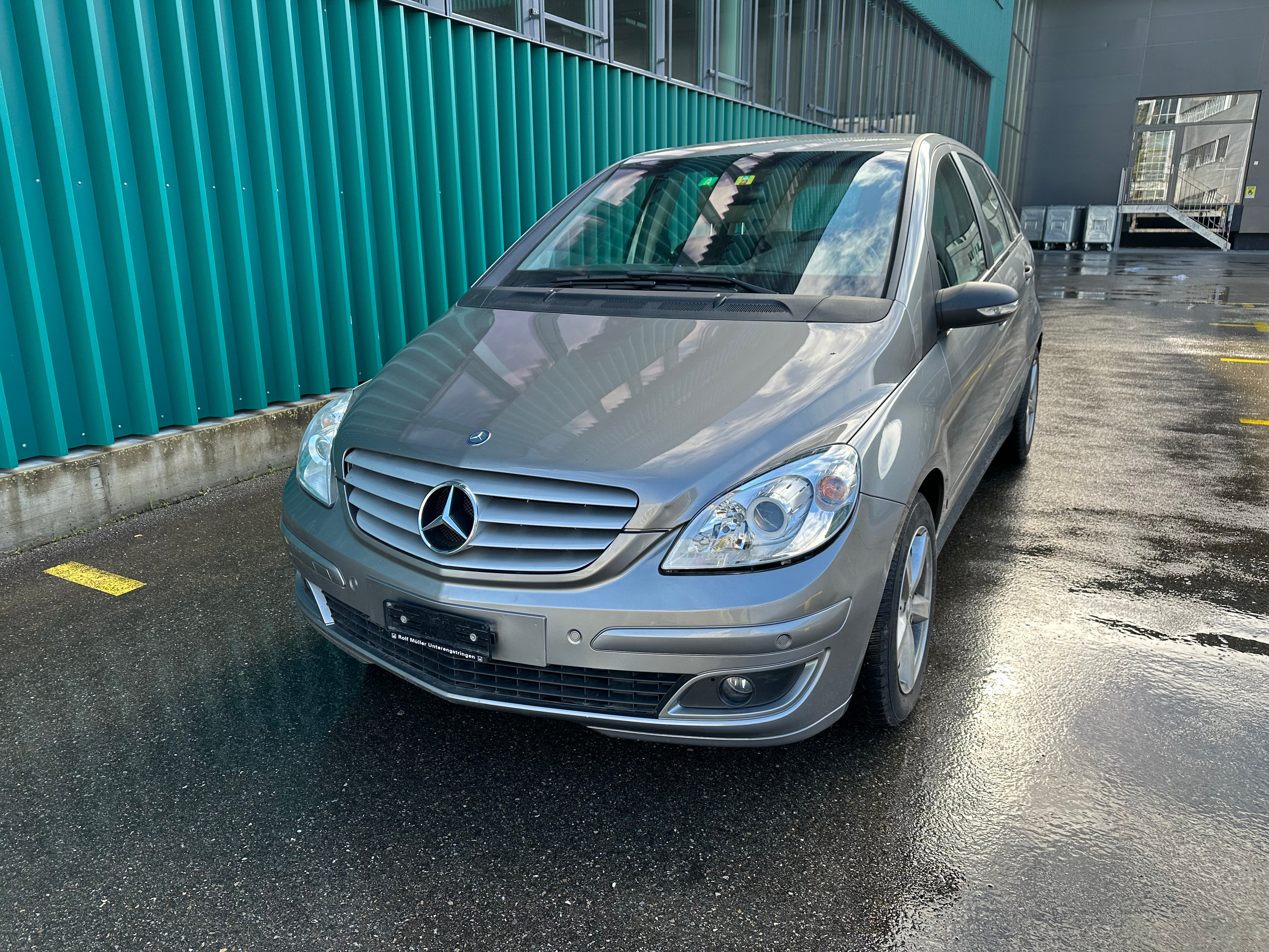 MERCEDES-BENZ B 200