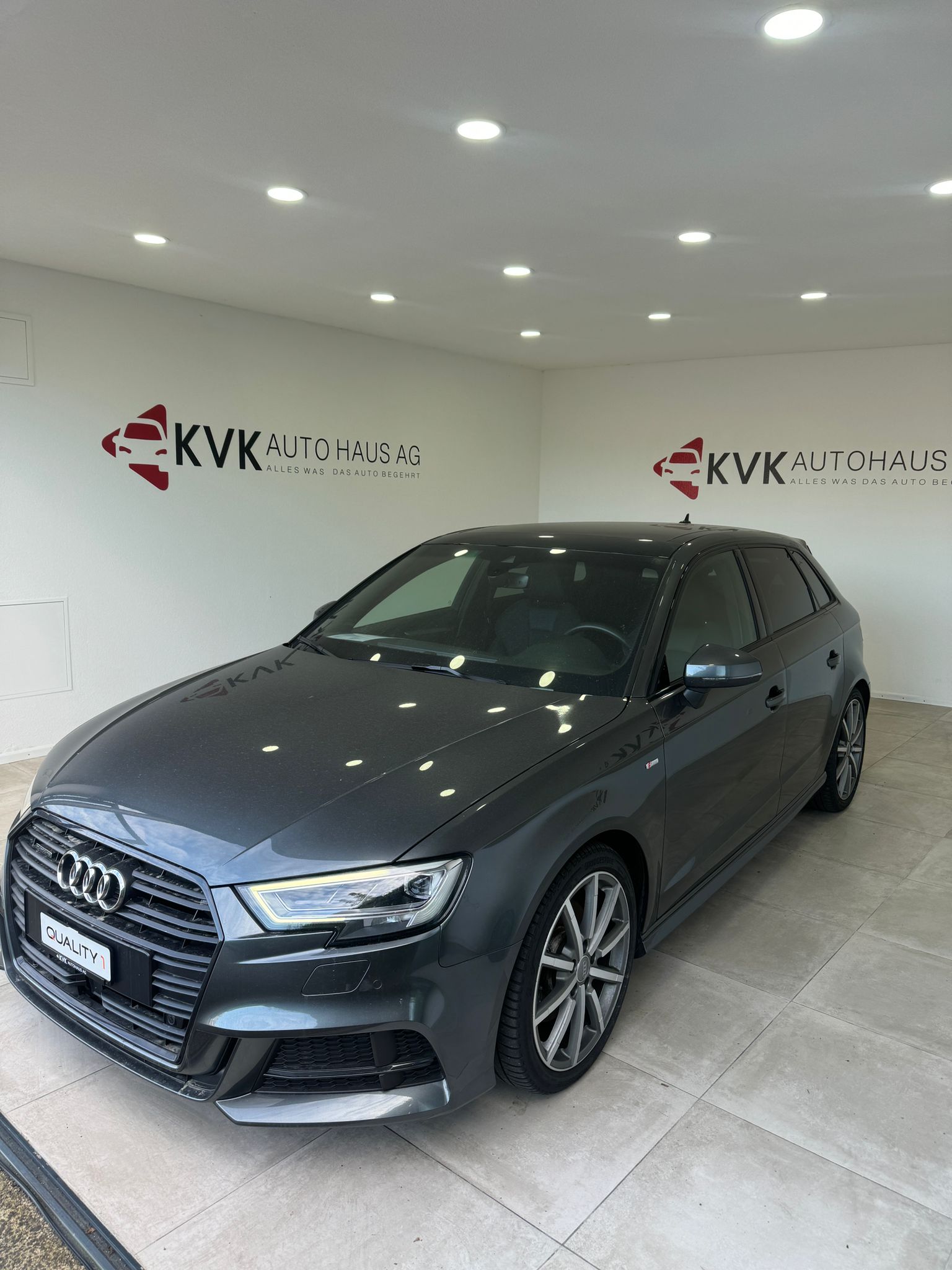 AUDI **A3 Sportback 40 TDI Sport Attraction quattro**BANG & OLFUSEN** CH-Fahrzeug**8-Fach bereift mit RC-Design Felgen**