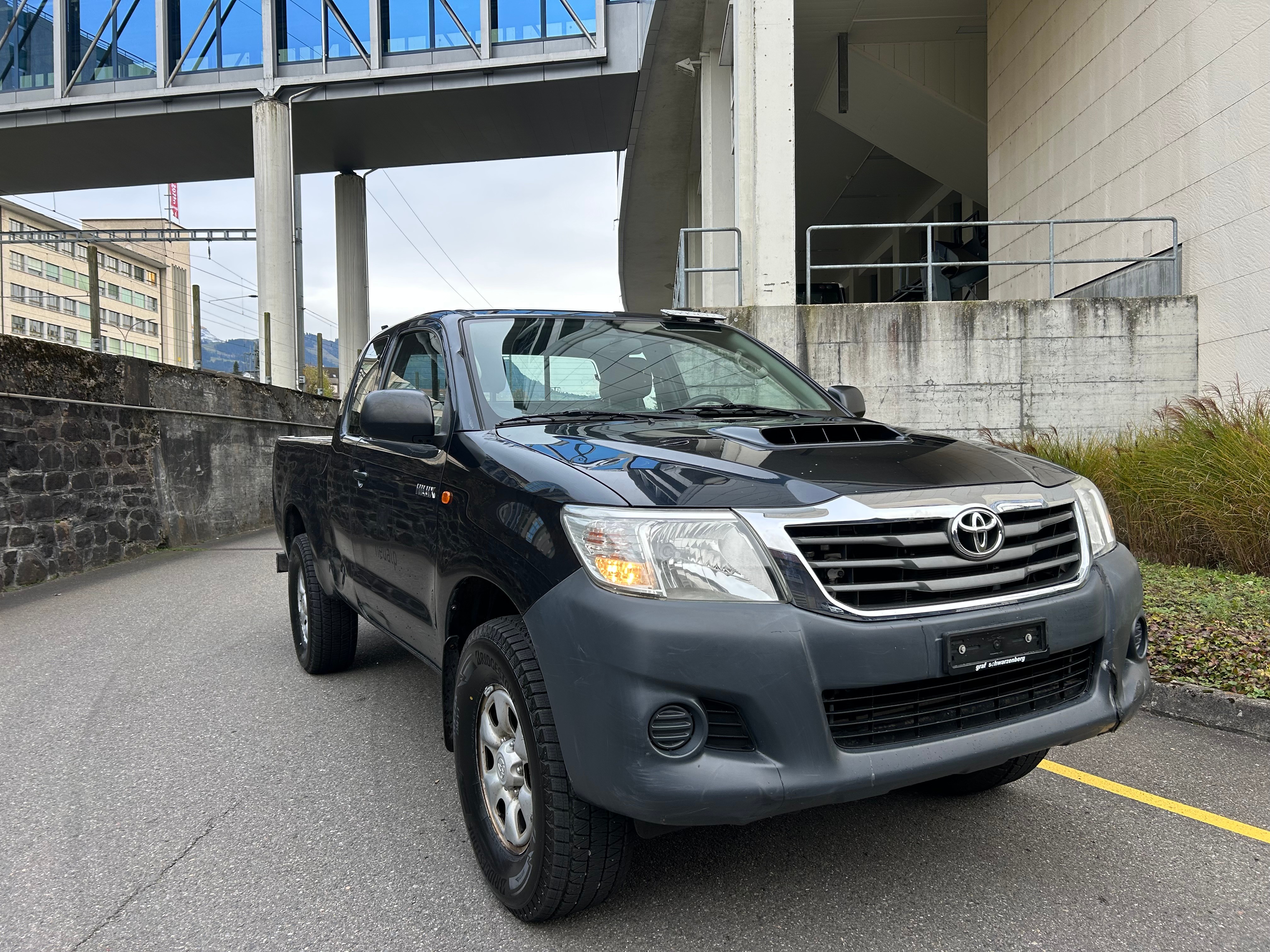 TOYOTA Hilux 2.5D 4WD Extra Cab Luna