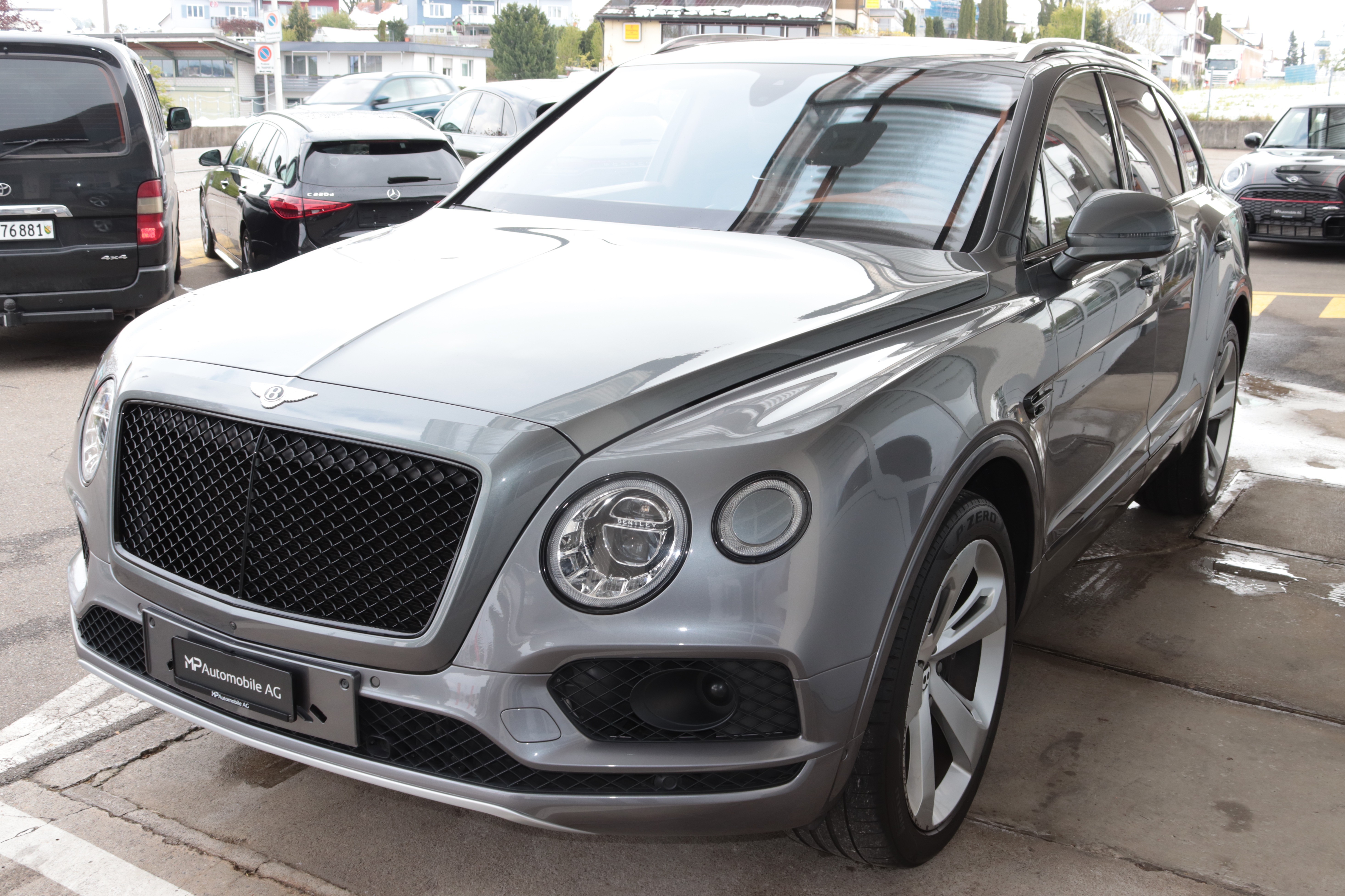 BENTLEY Bentayga V8