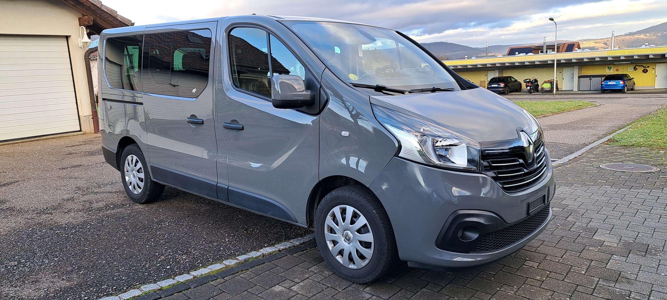 RENAULT Trafic ENERGY dCi 145 Passenger Expression