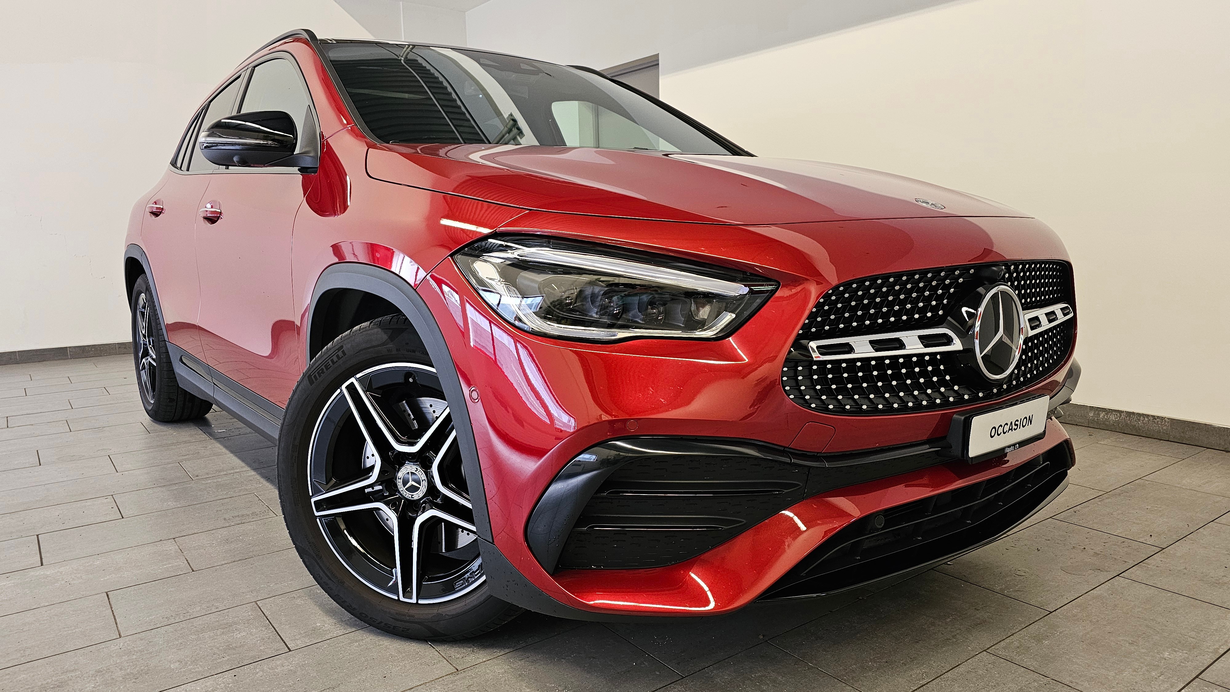 MERCEDES-BENZ GLA 250 AMG Line 8G-DCT