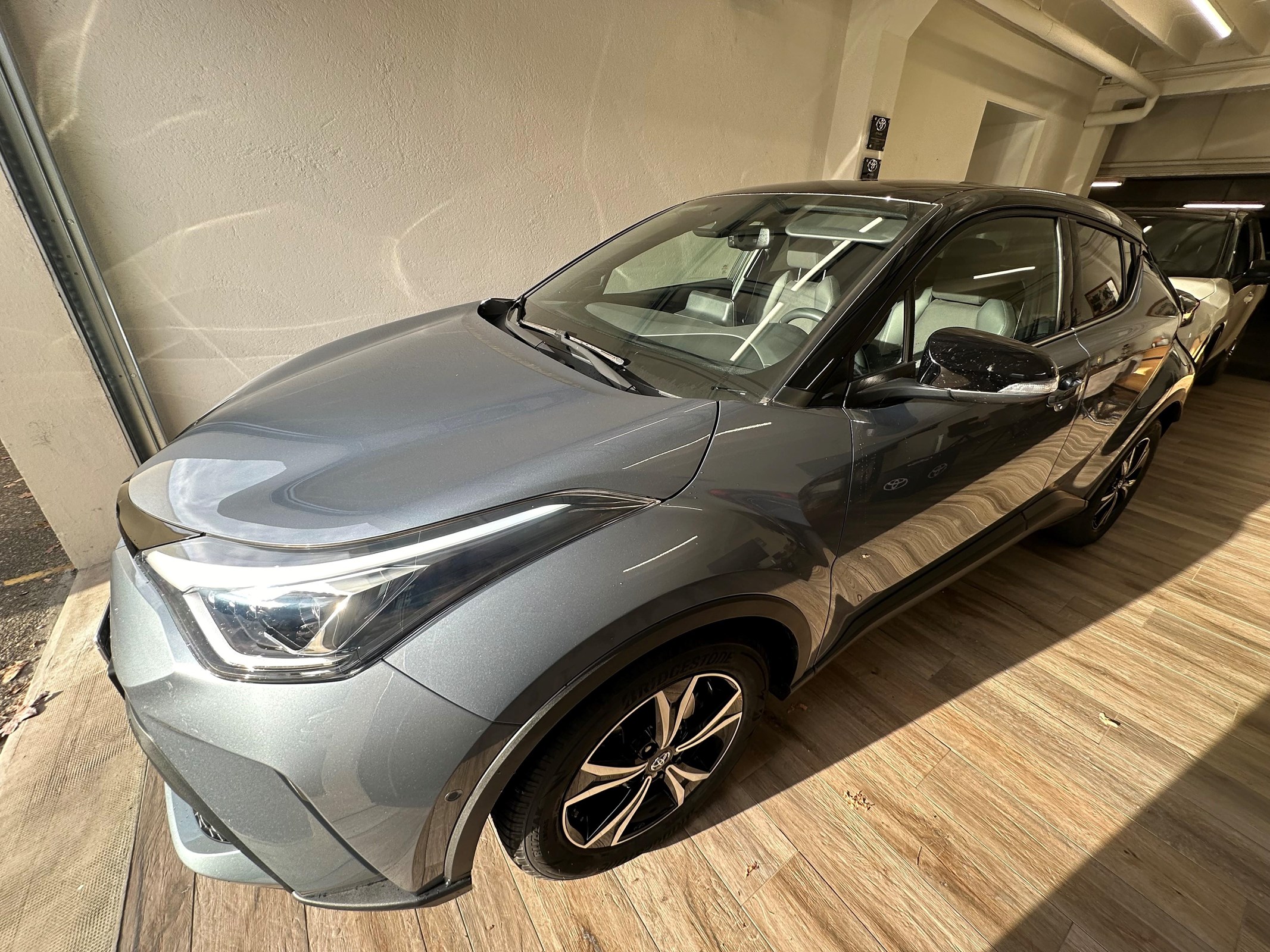 TOYOTA C-HR 1.8 VVTi HSD Trend