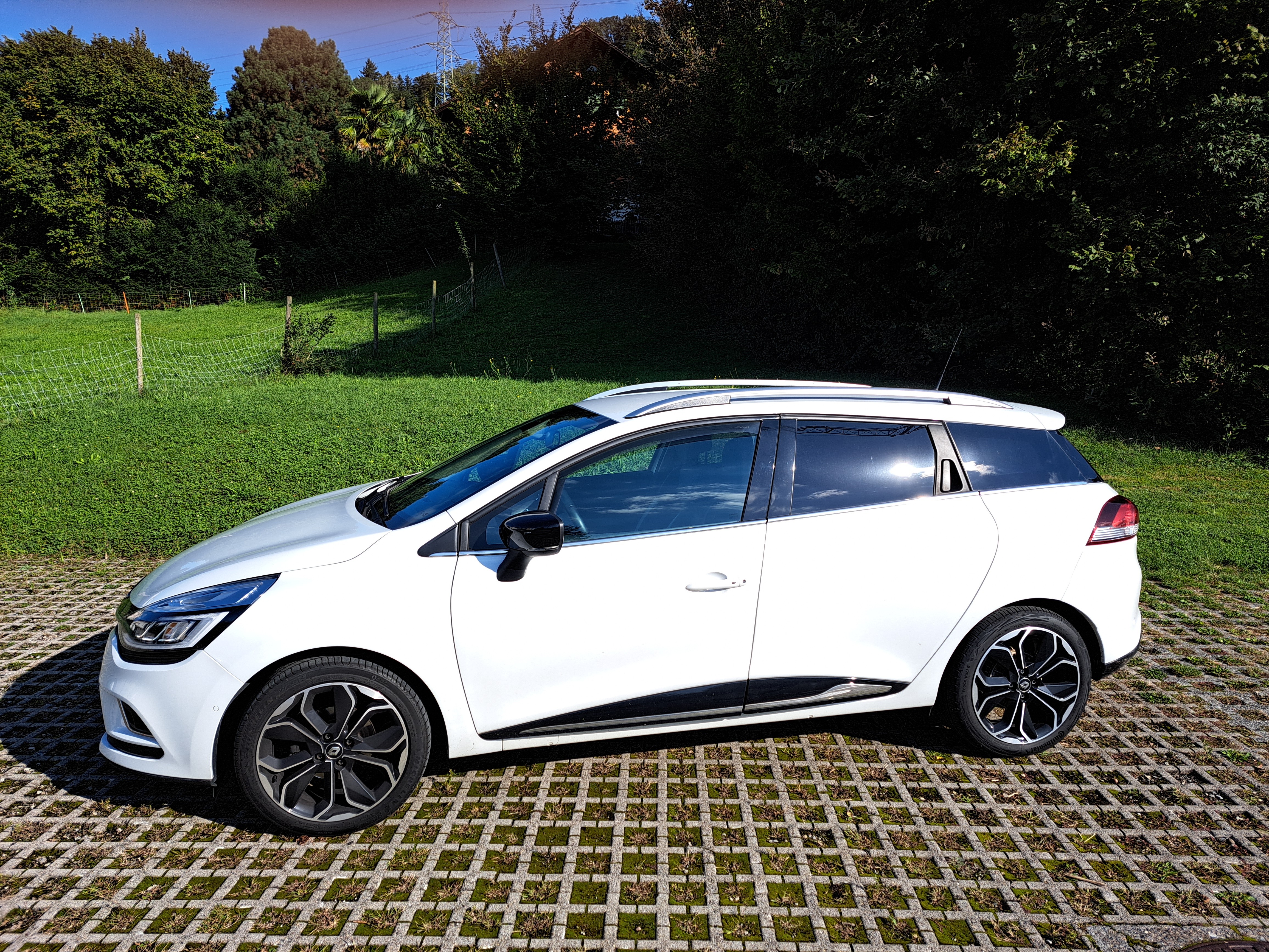 RENAULT Clio Grandtour 1.2 16V T 90th Anniversary