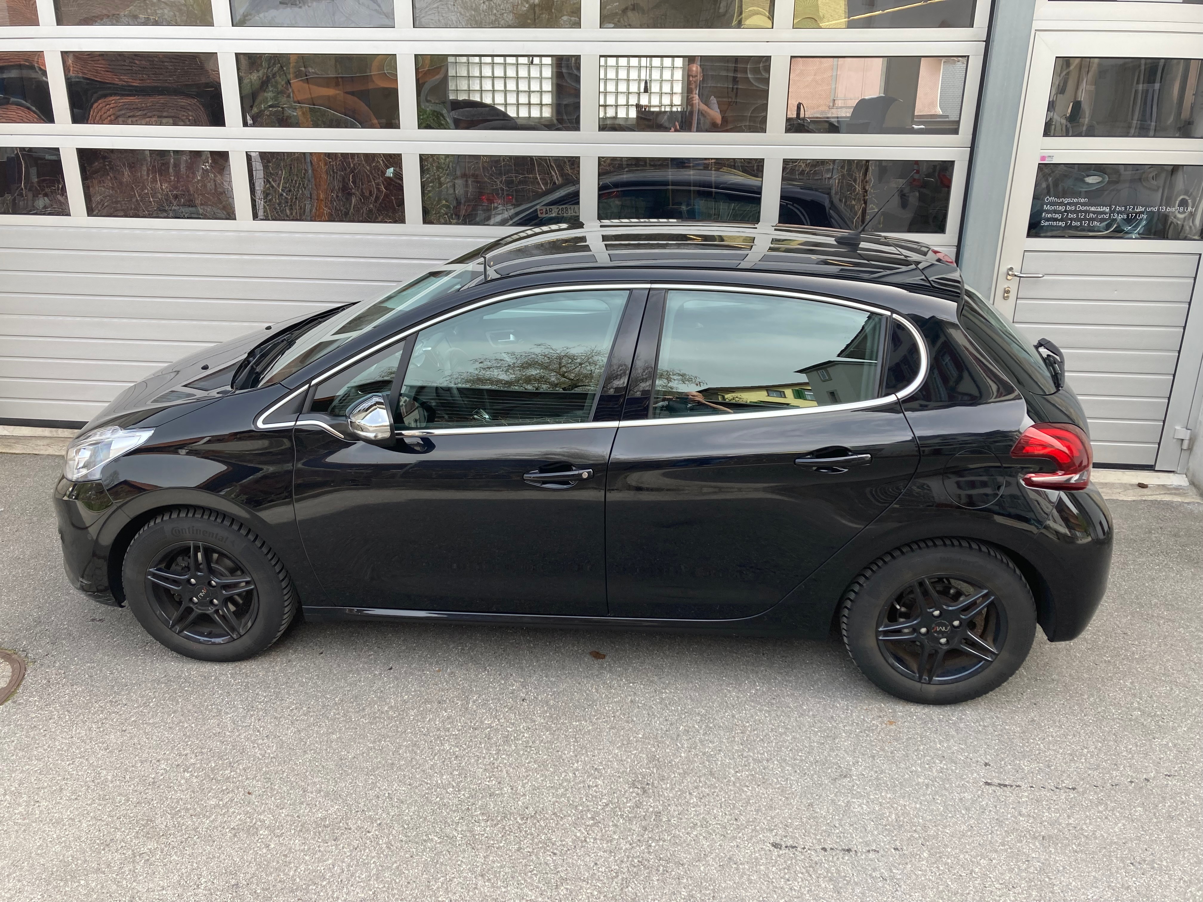 PEUGEOT 208 1.2 PureTech Allure EAT6