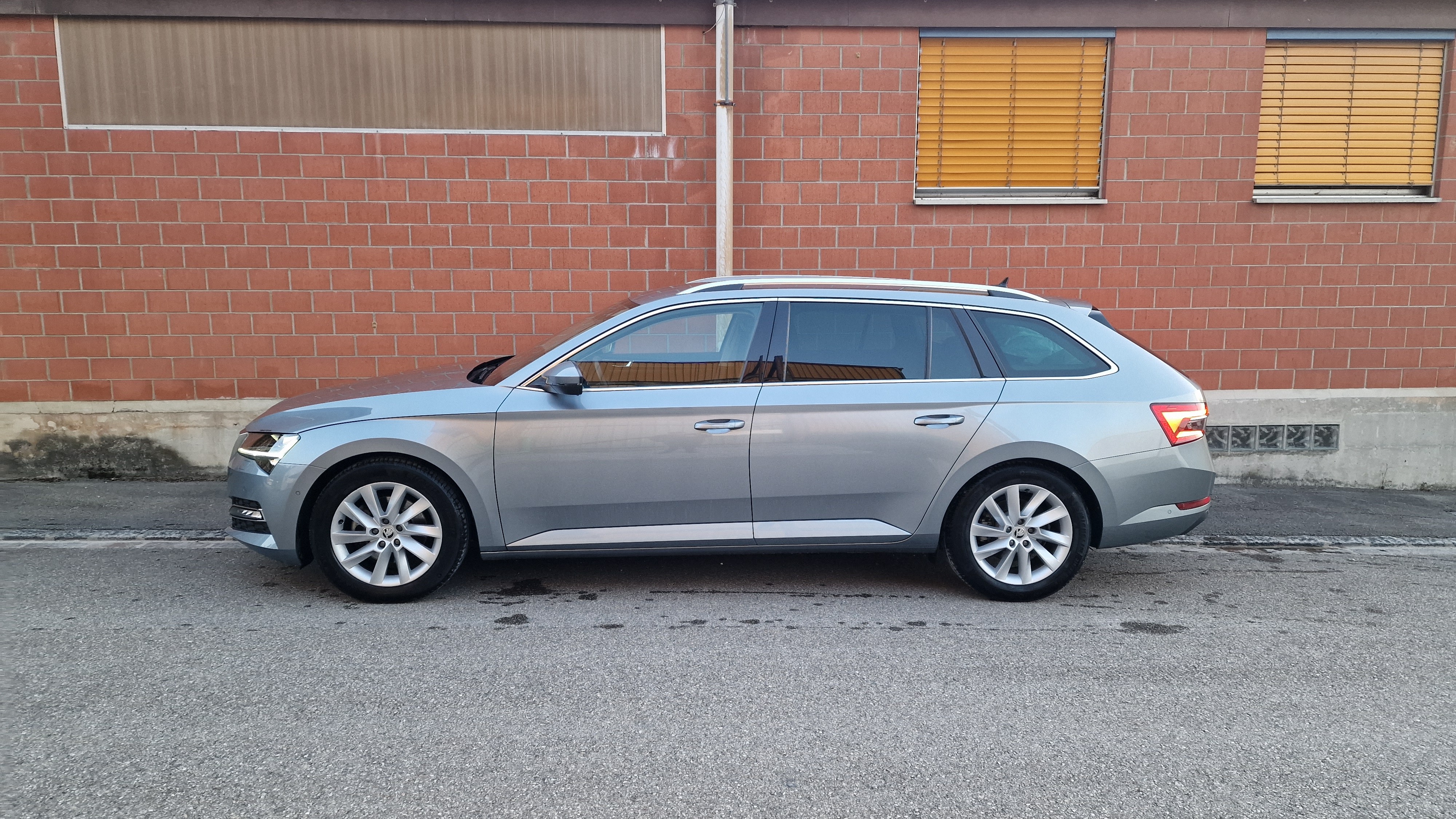 SKODA Superb Combi 2.0 TDi Style DSG