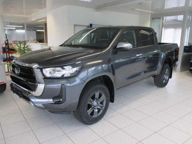 TOYOTA Hilux 2.4D-4D Style Double Cab 4x4