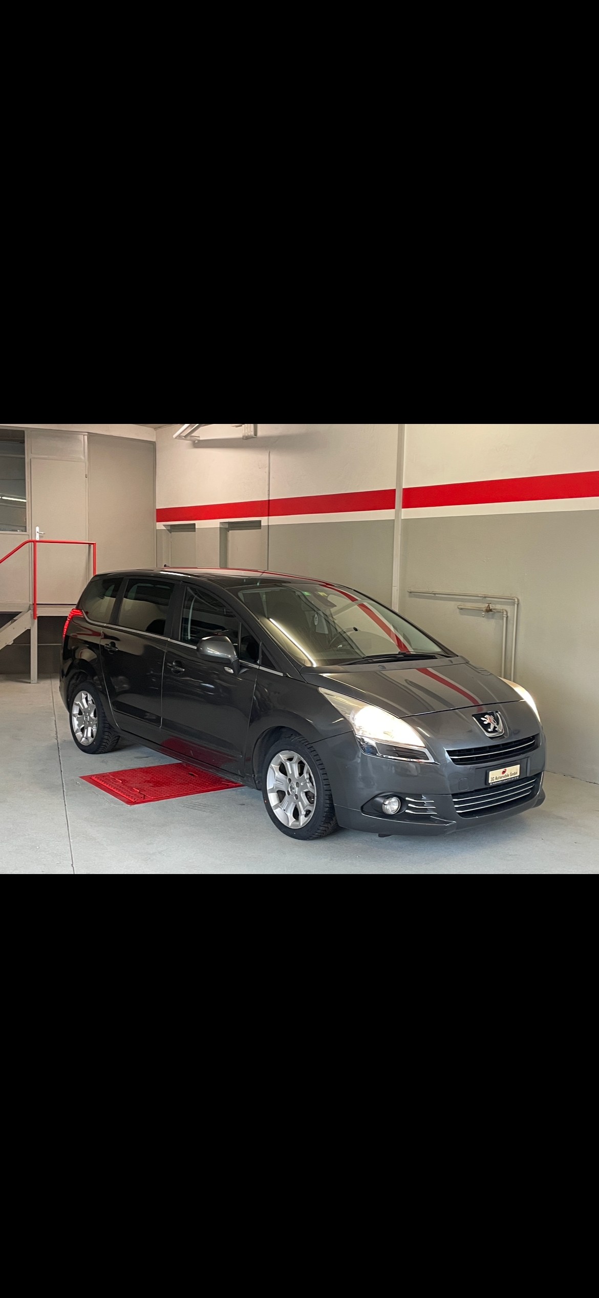 PEUGEOT 5008 1.6 HDI Business EGS6