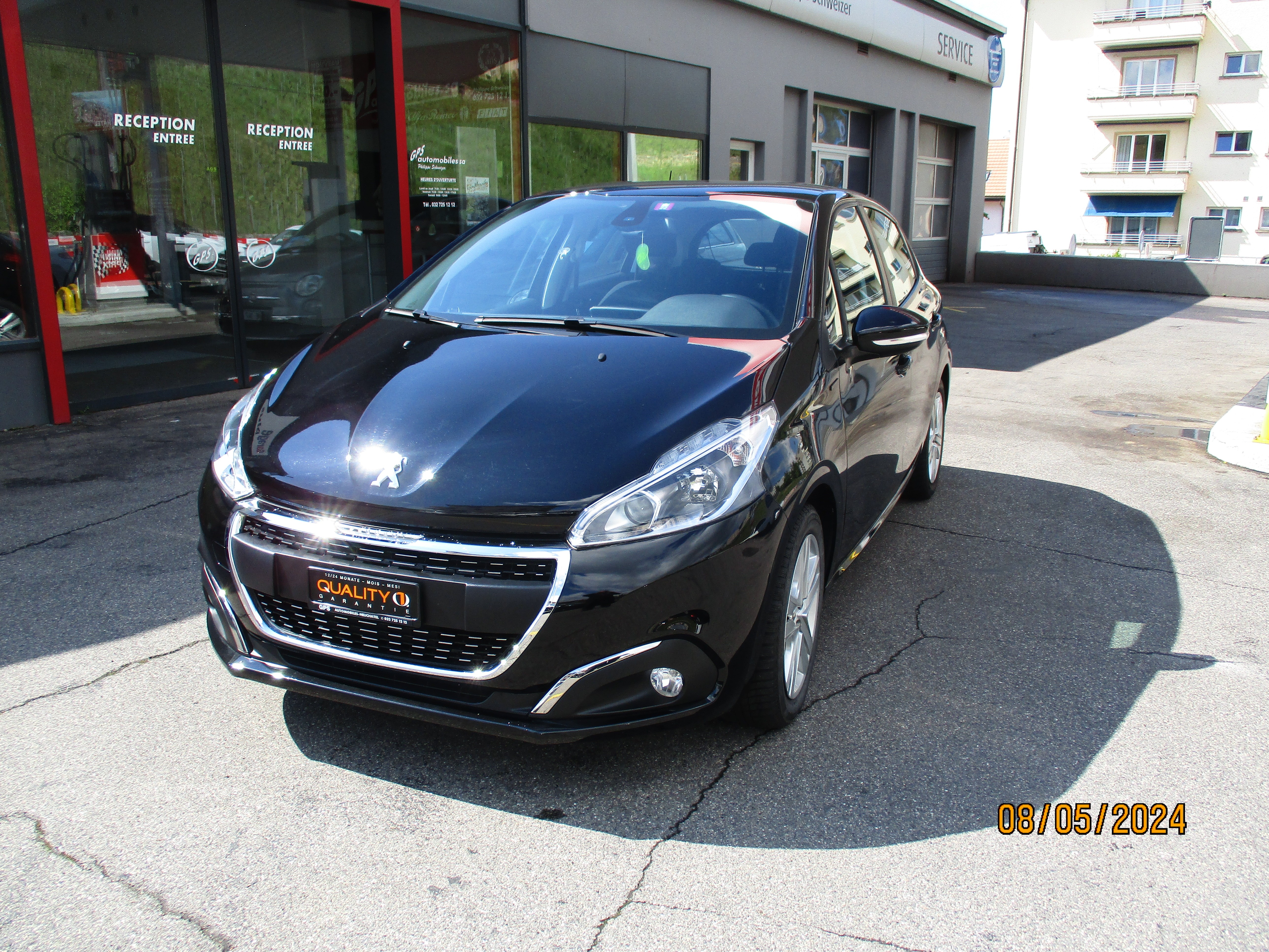 PEUGEOT 208