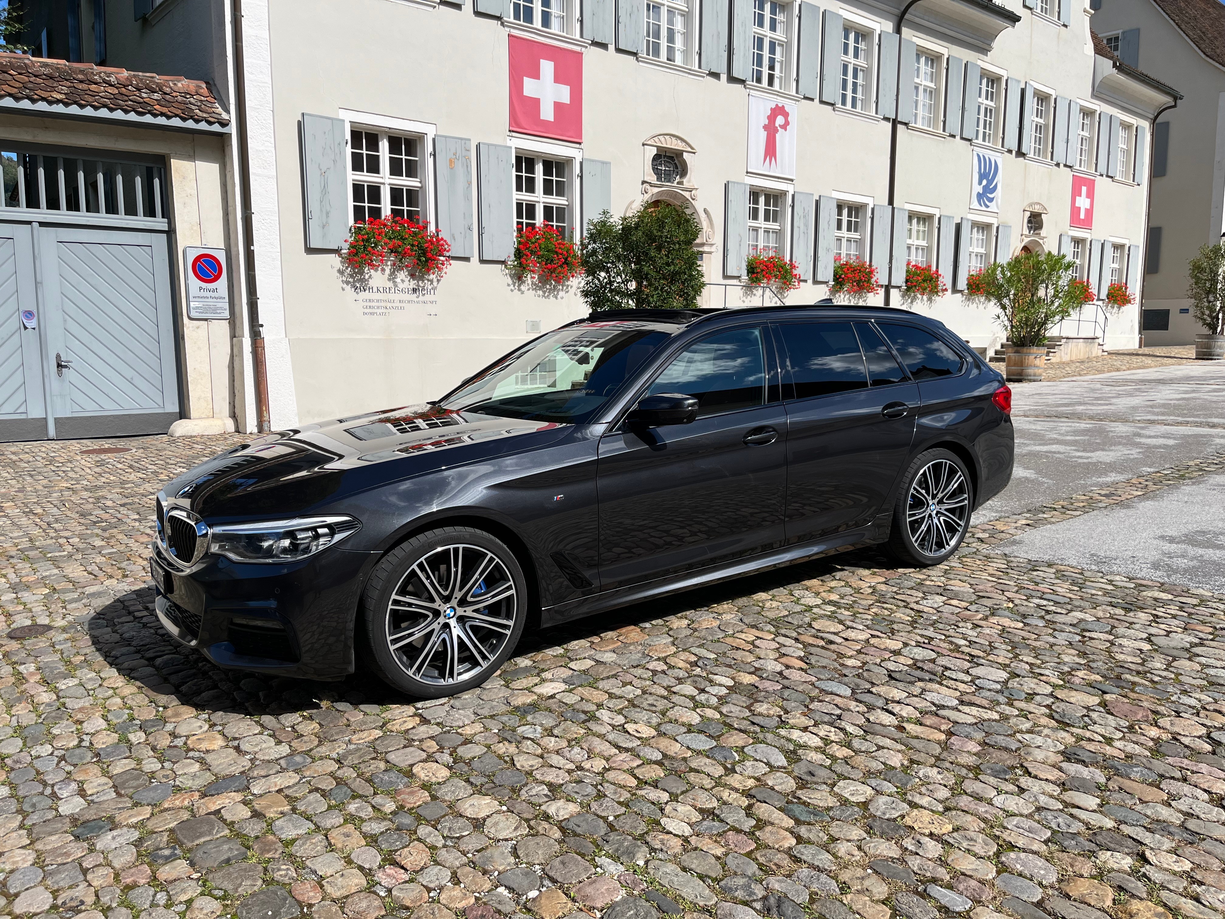 BMW 530d xDrive M Sport Steptronic-Vollaustattung- BMW Garantie