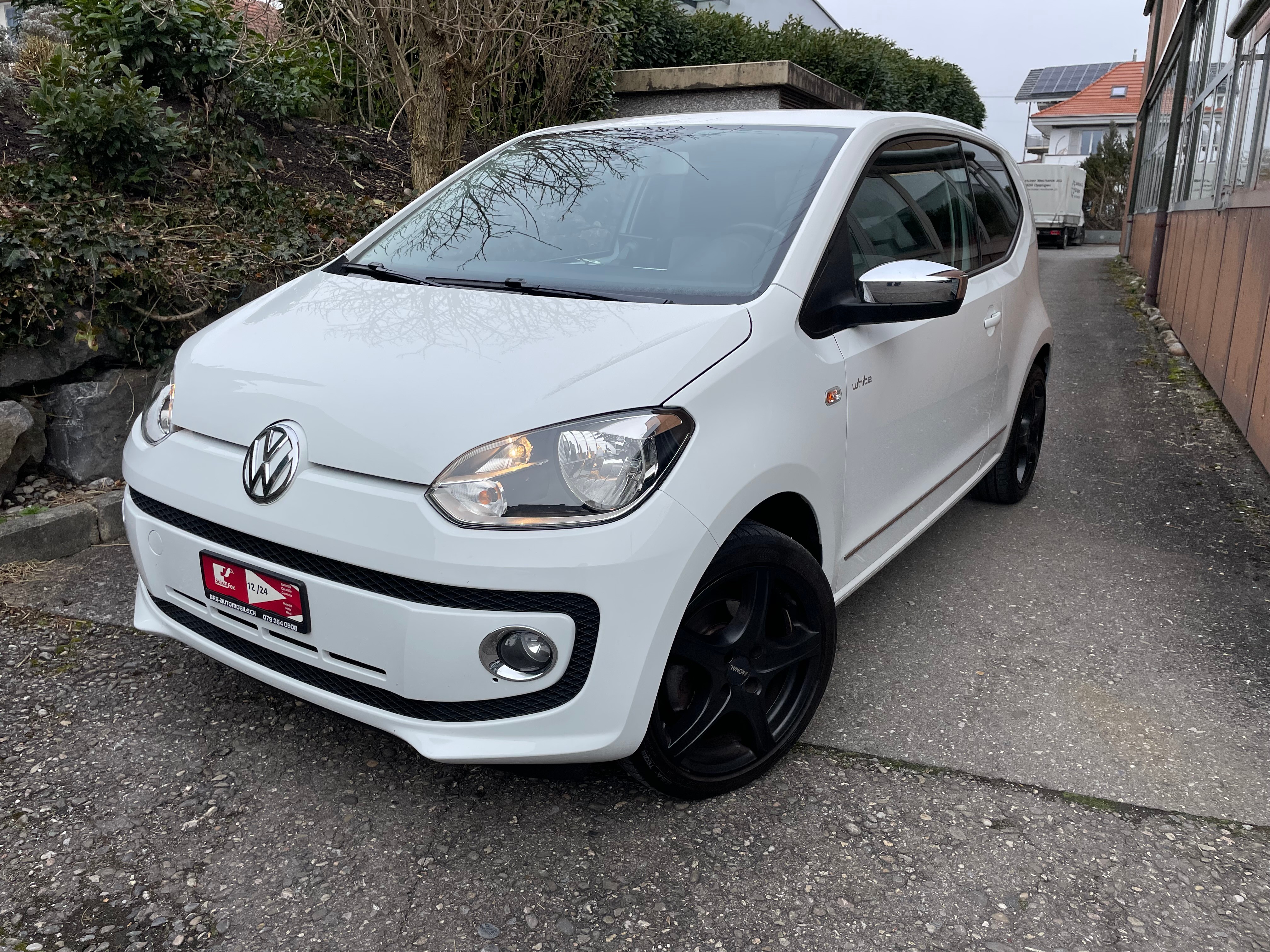 VW Up 1.0 white up