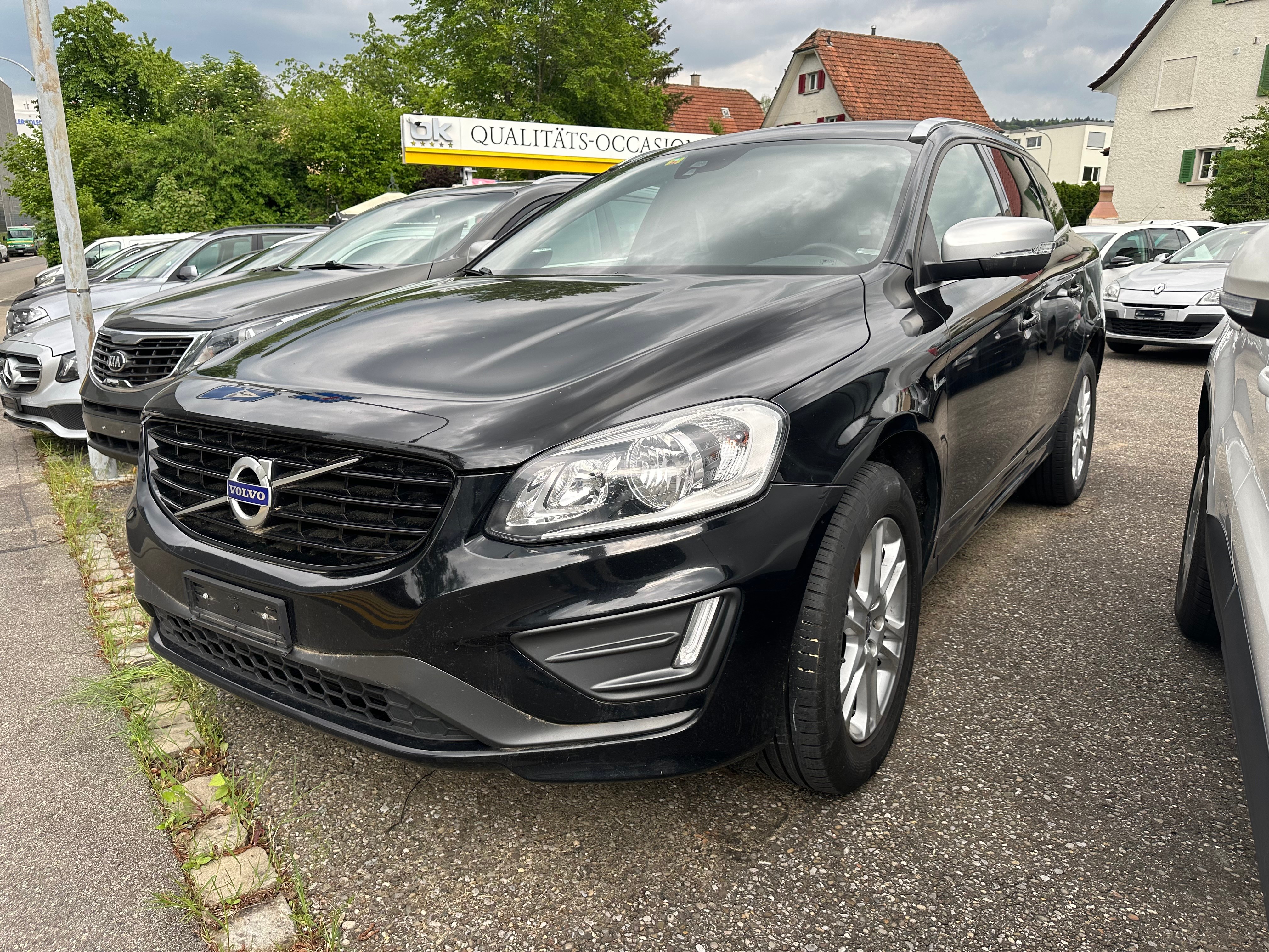 VOLVO XC60 D5 AWD Momentum R-Design Geartronic