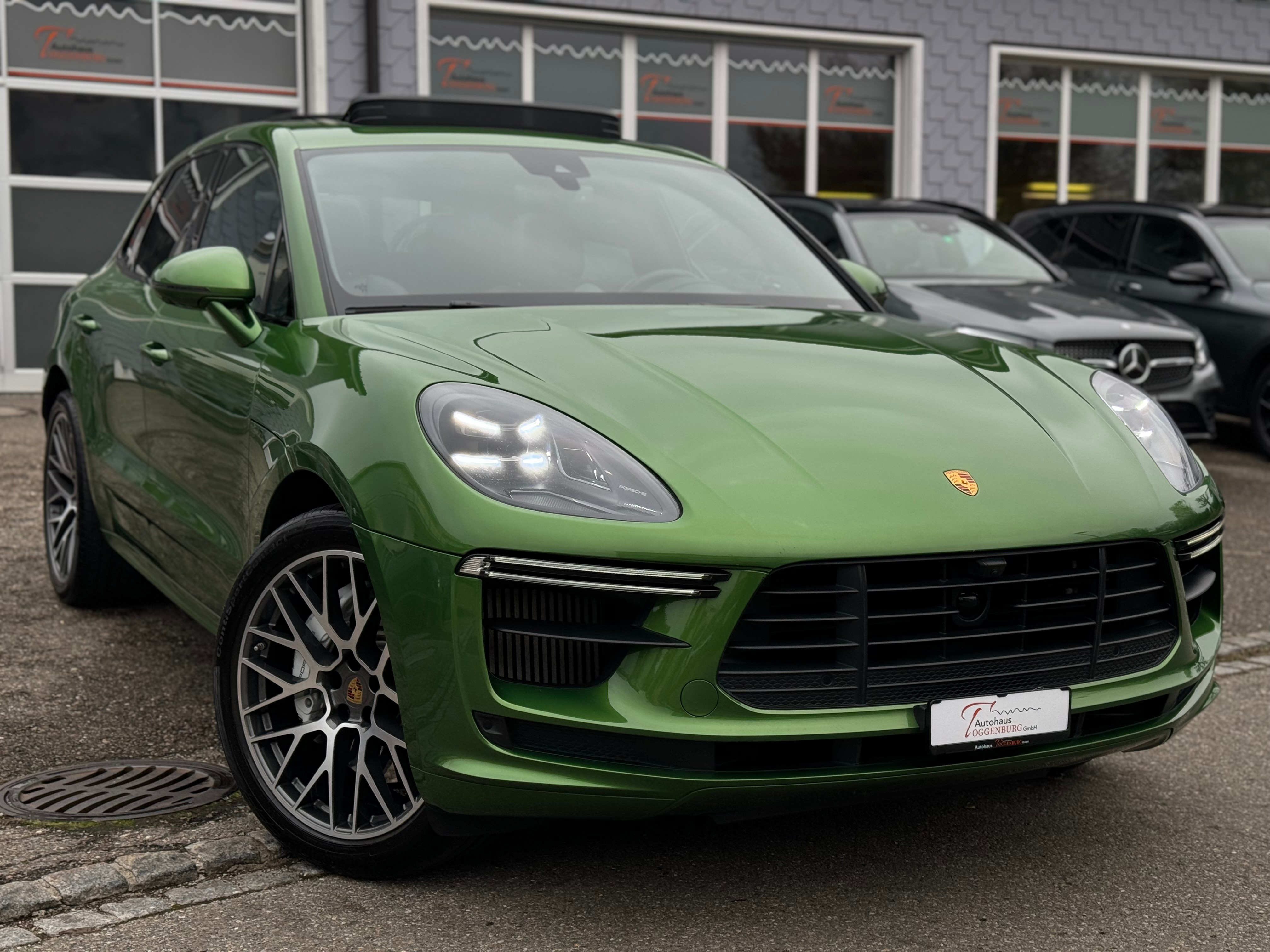 PORSCHE Macan Turbo PDK *CH-Fahrzeug*Sonderlackierung*Porsche Approved Garantie bis 10.2025*