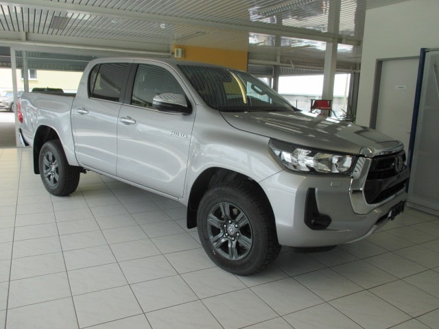 TOYOTA Hilux 2.4D-4D Style Double Cab 4x4