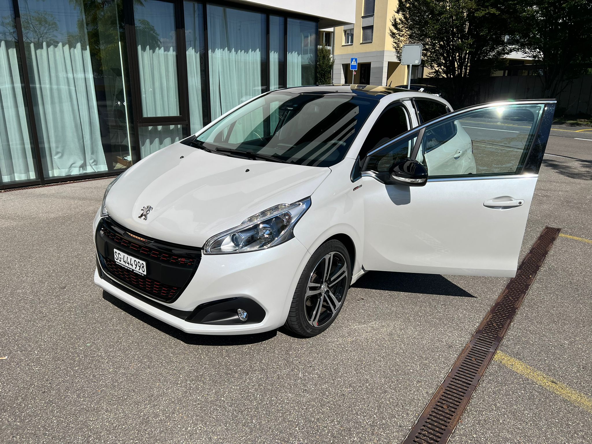 PEUGEOT 208 1.2 PureTech GT Line EAT6