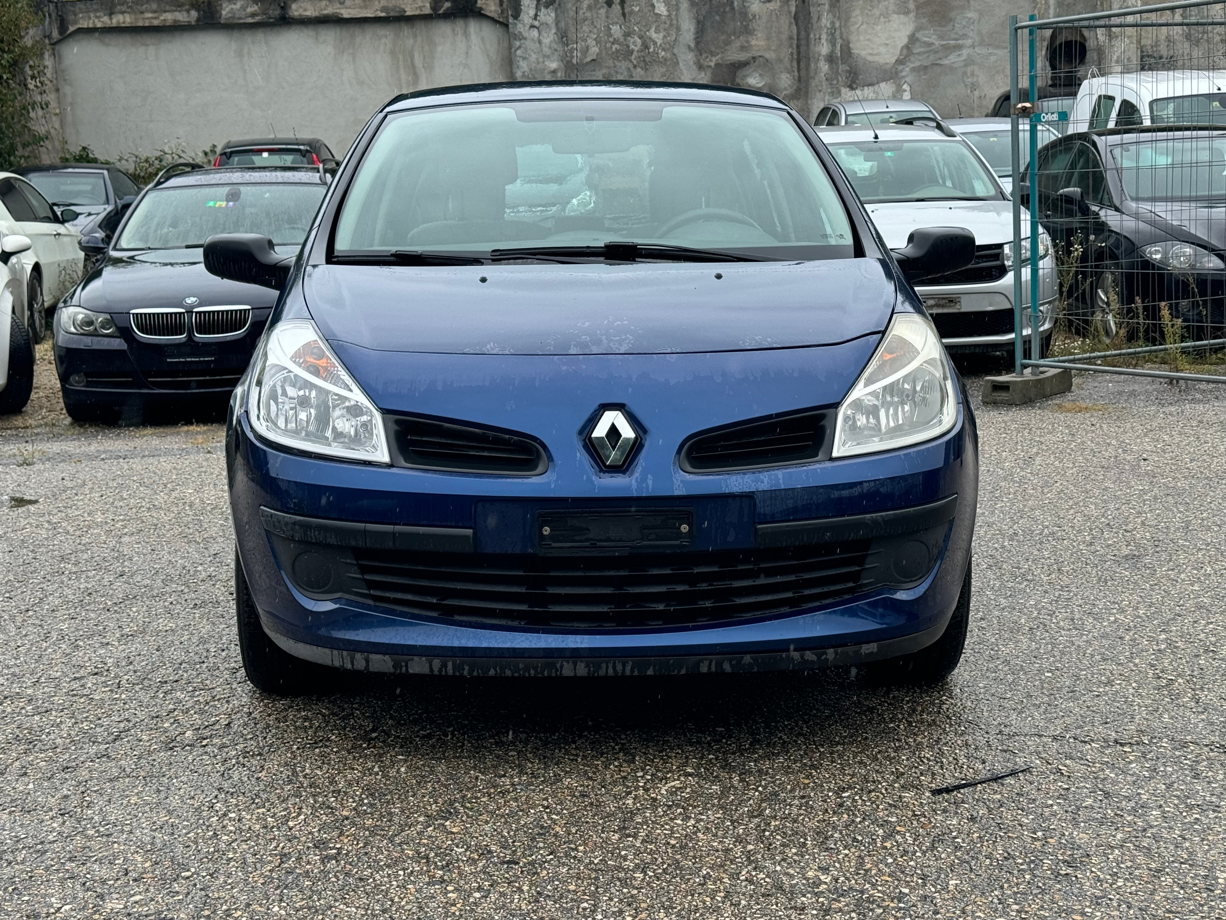 RENAULT Clio 1.4 16V Privilège