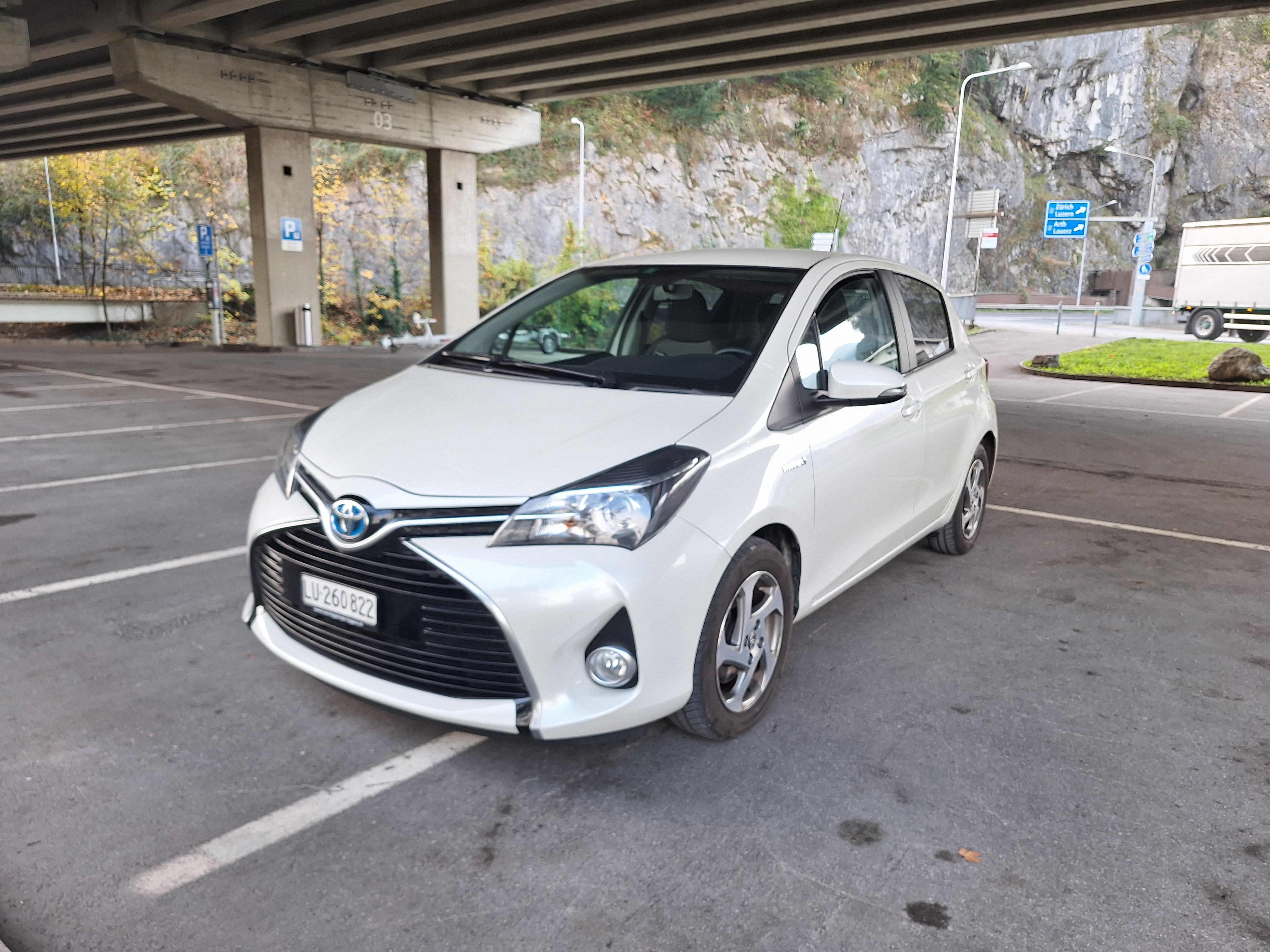 TOYOTA Yaris 1.5 VVT-i Hybrid Luna e-CVT