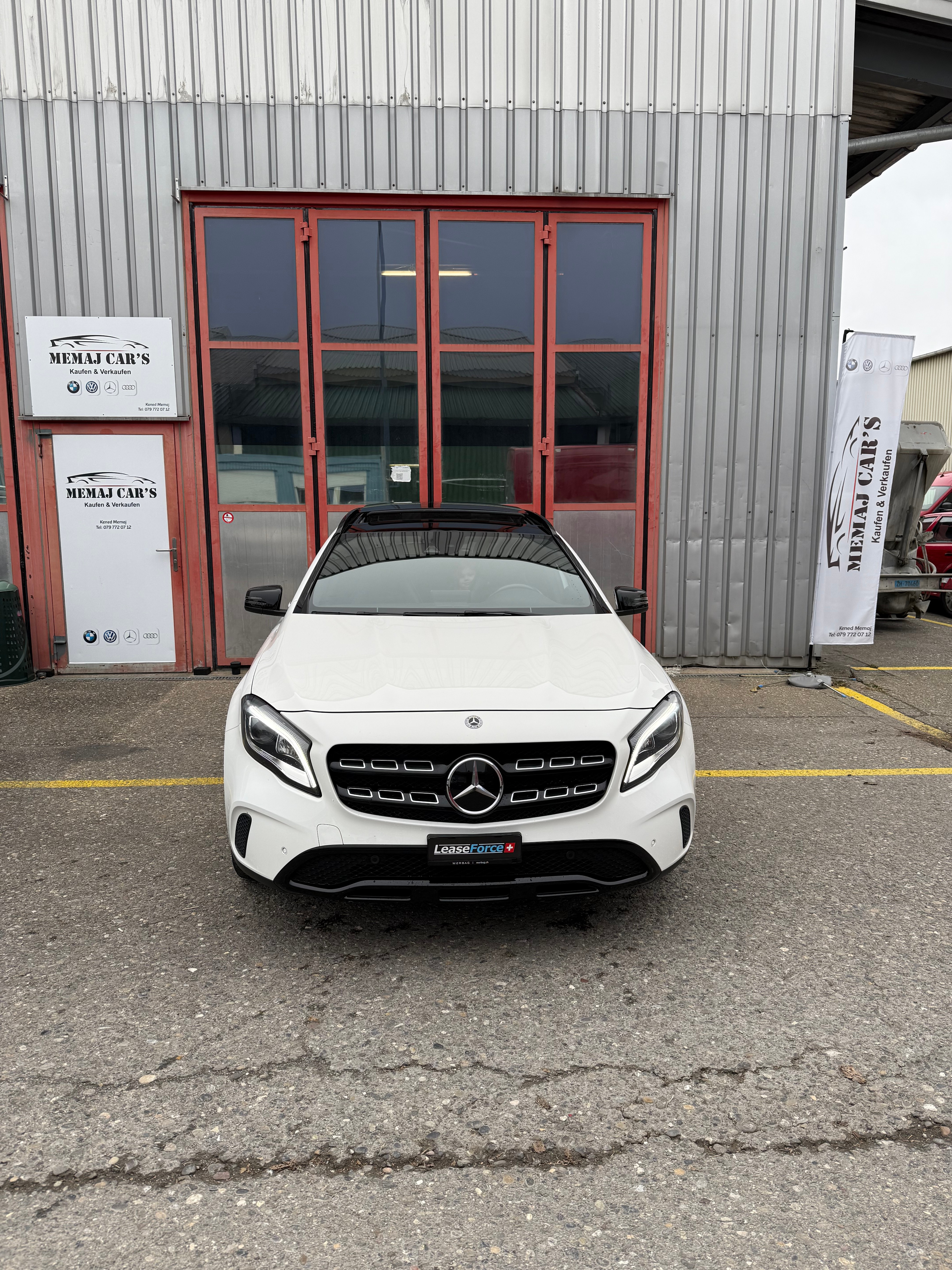 MERCEDES-BENZ GLA 200 Night Star 7G-DCT Panorama Facelift