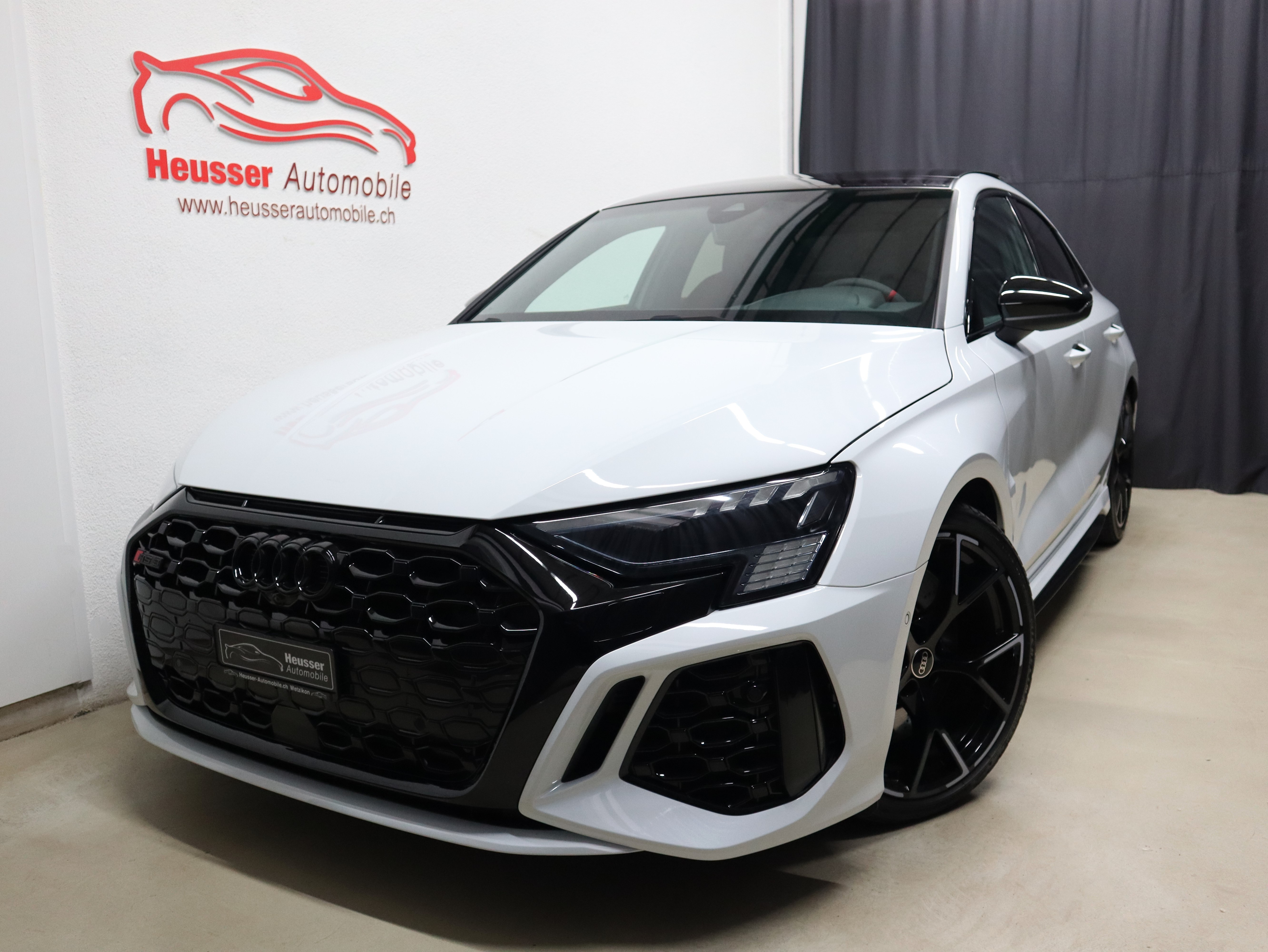 AUDI RS3 Limousine 2.5 TSI quattro S-tronic - Panorama - RS Sportsitze - Keyless - Kamera - 400 PS