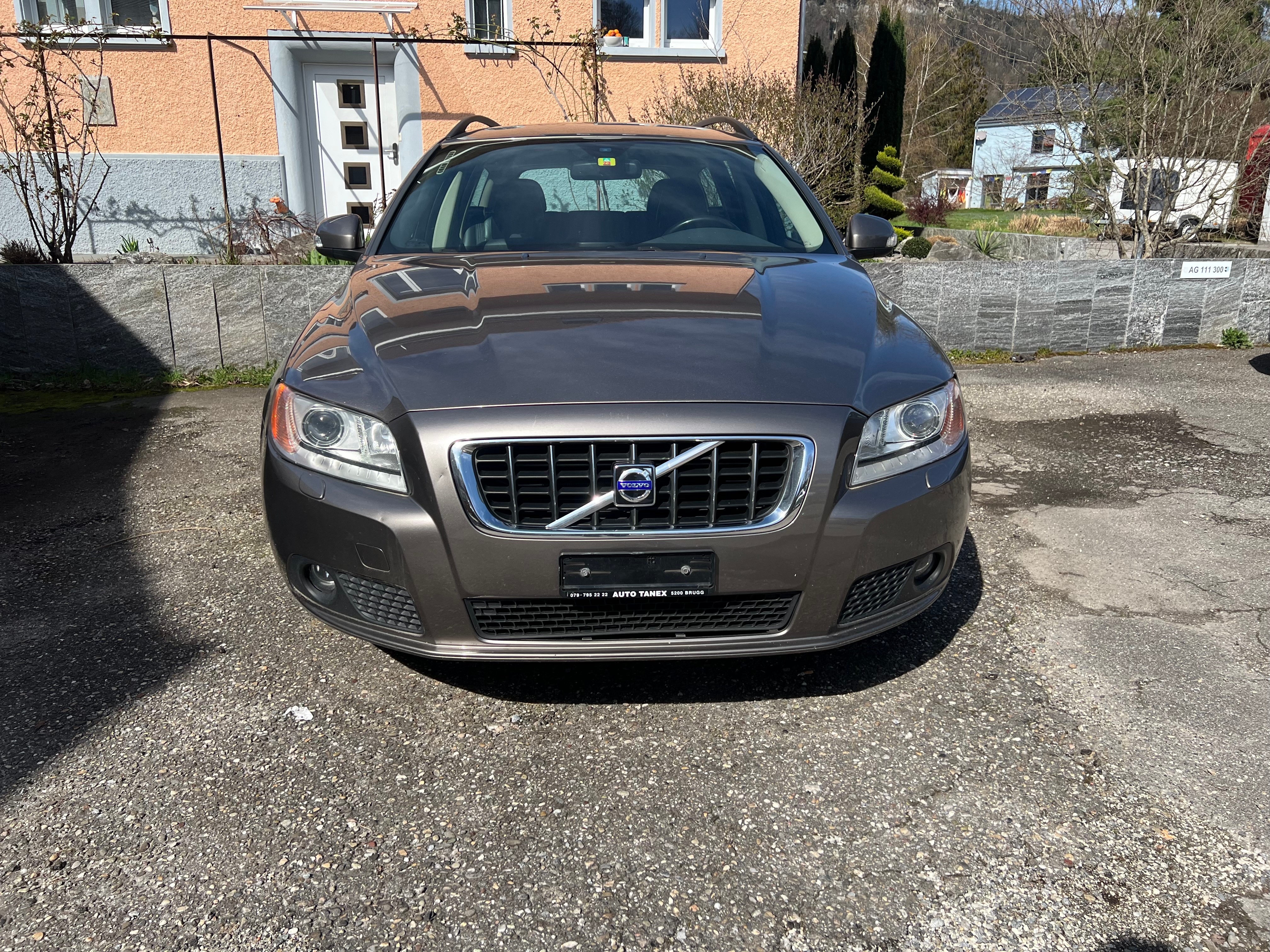 VOLVO V70 D5 Momentum Geartronic