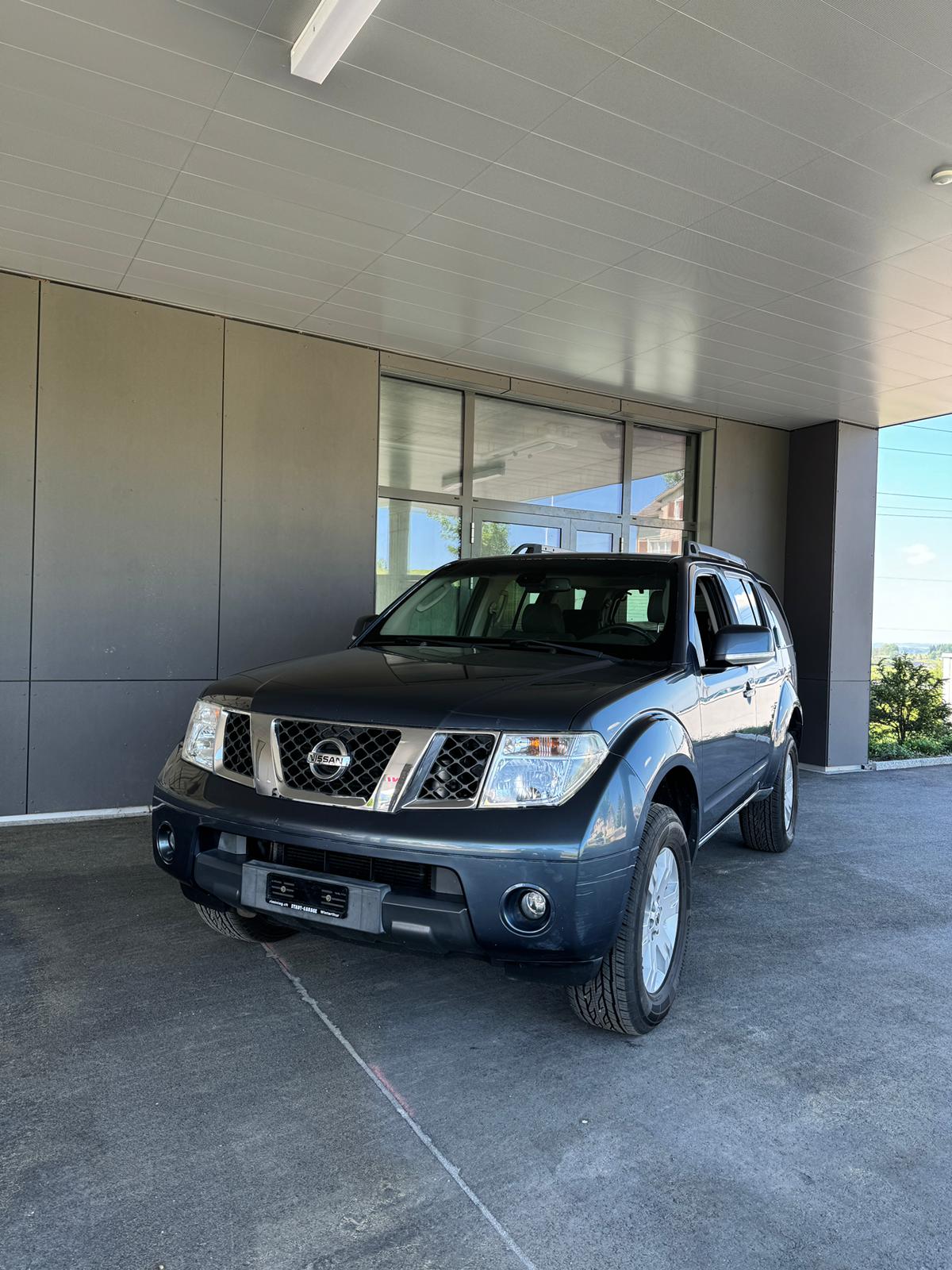 NISSAN Pathfinder 2.5 dCi LE