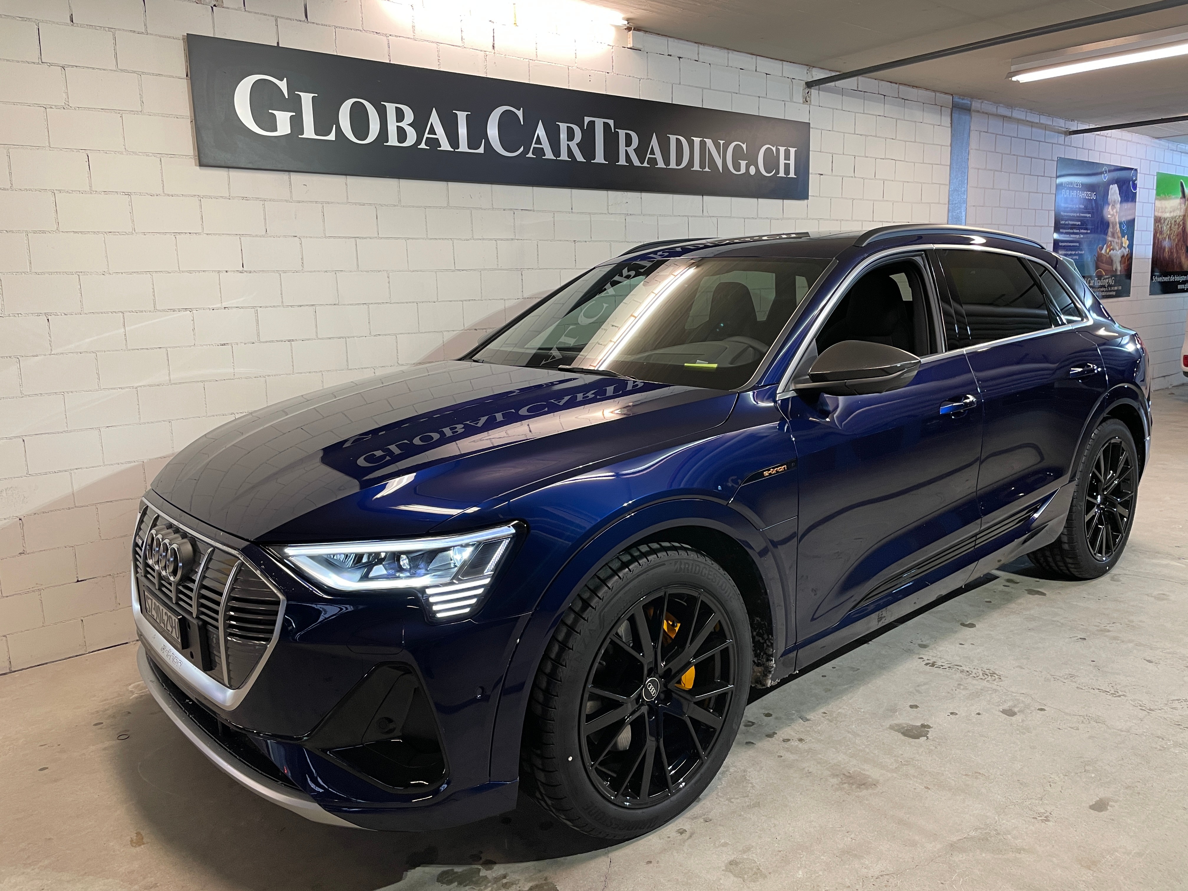 AUDI Q8 55 e-tron S line quattro