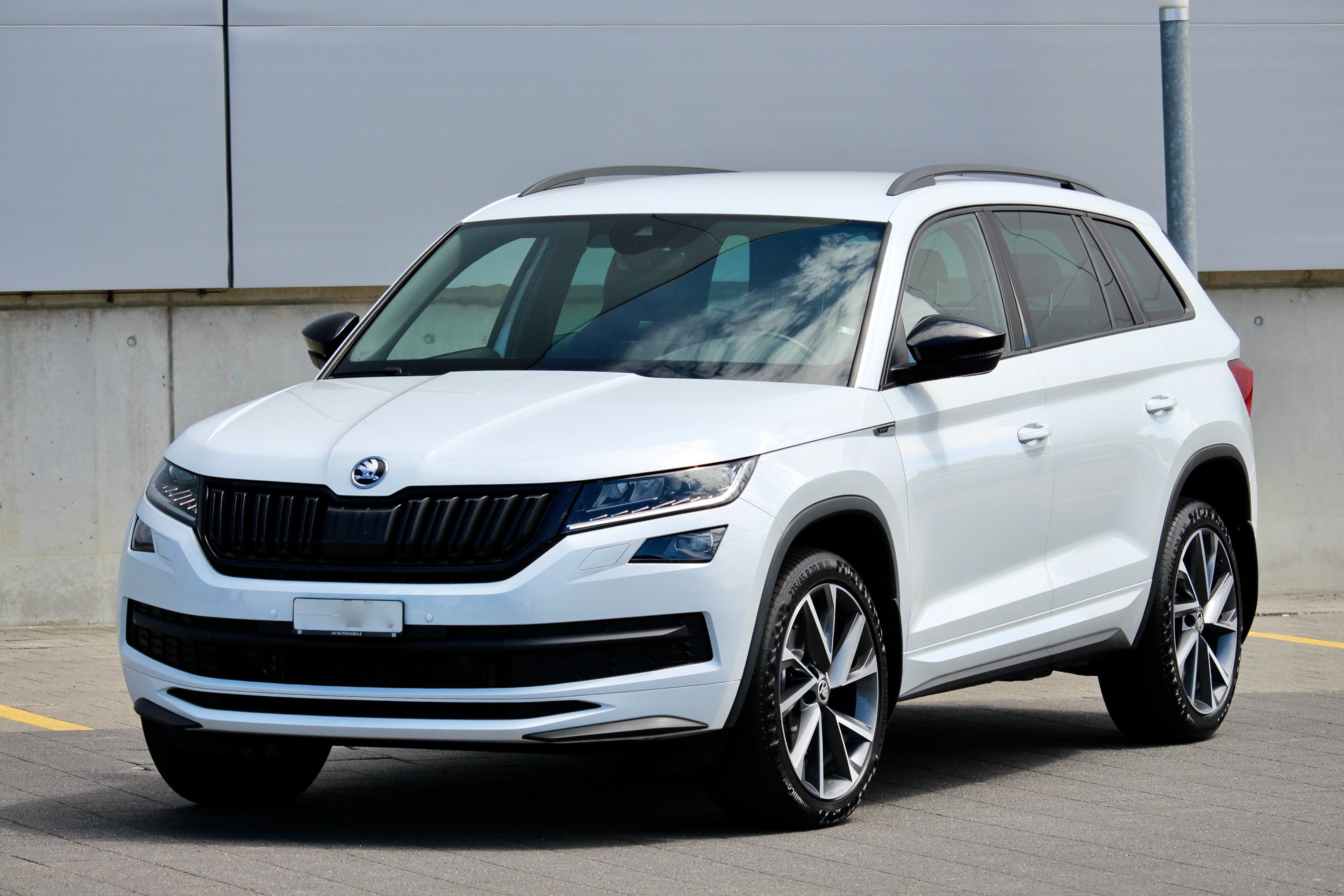 SKODA Kodiaq 2.0 TDI CR Sport Line 4x4 DSG 190PS * 20 Zoll Aluräder * elektr. Anhängerkupplung * Standheizung *Digital-Tacho