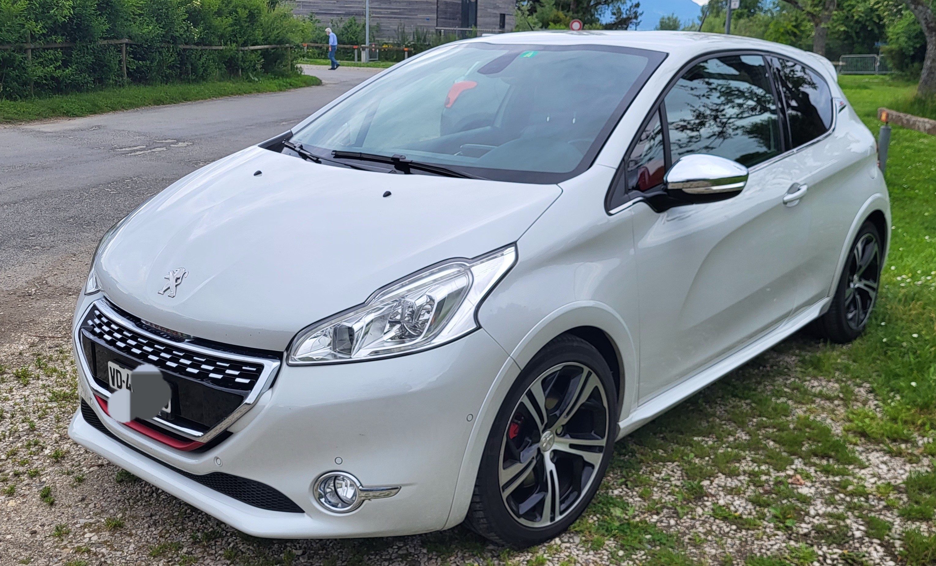 PEUGEOT 208 1.6 Turbo GTi