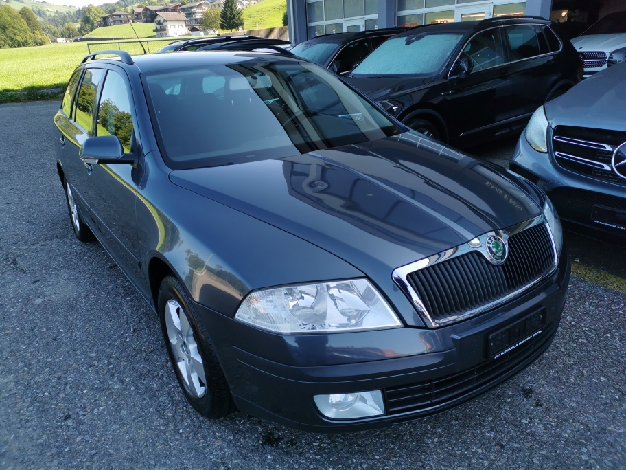 SKODA Octavia 2.0 FSI Swiss Ice Hockey 4x4