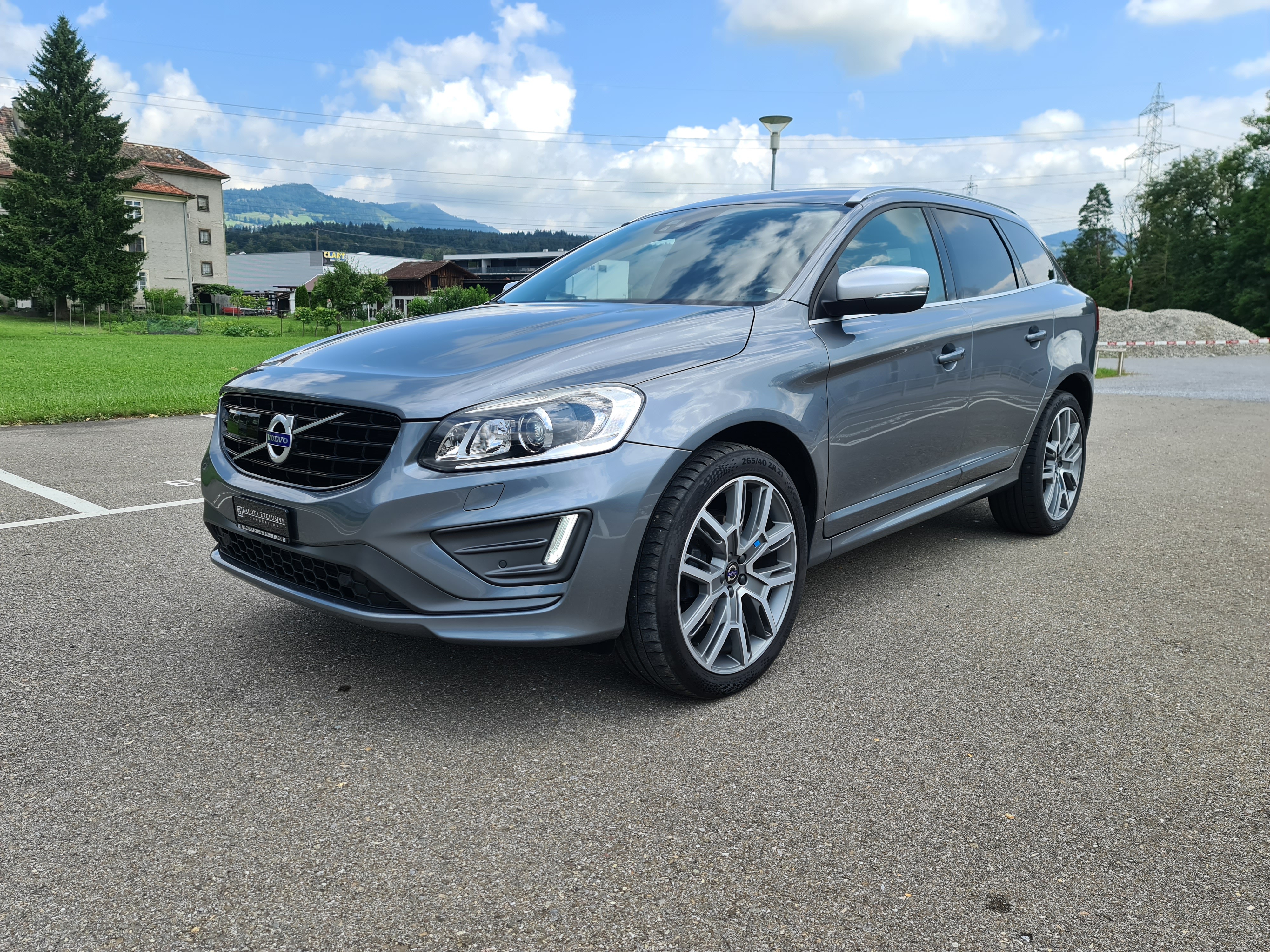 VOLVO XC60 D5 AWD Momentum R-Design Polestar