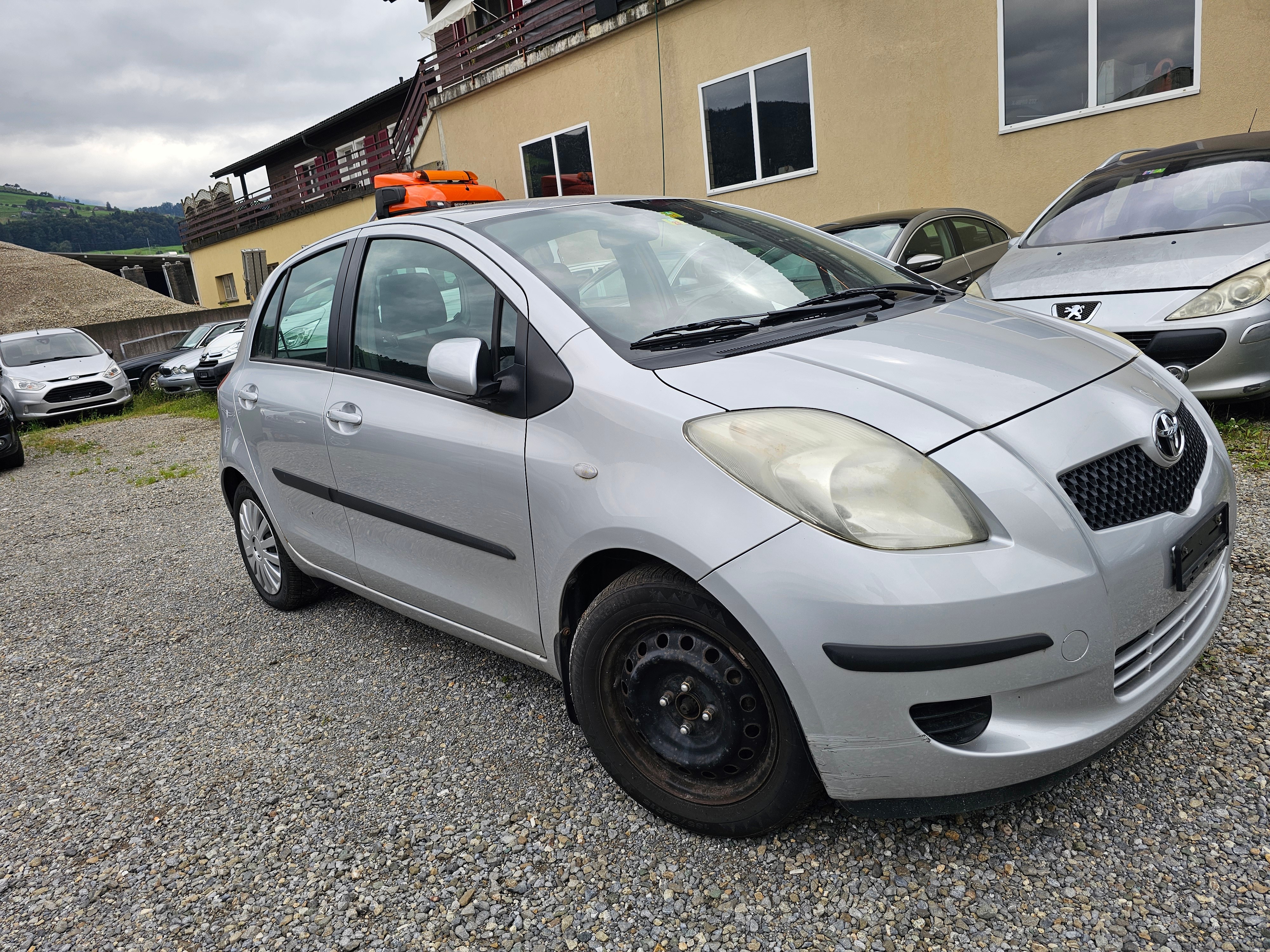 TOYOTA Yaris 1.3 Linea Sol