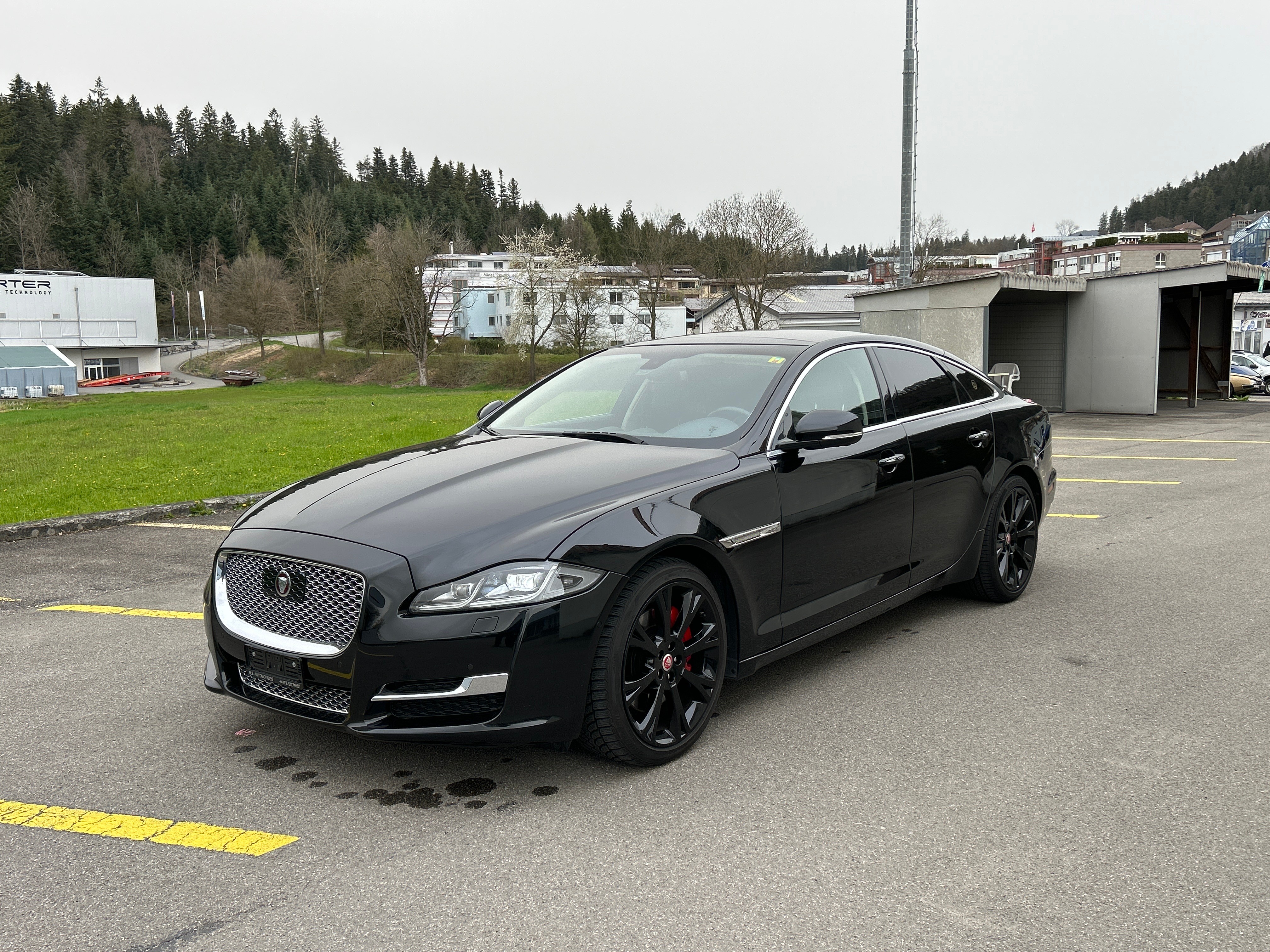 JAGUAR XJ 3.0 V6 S/C Premium Luxury Automatic AWD