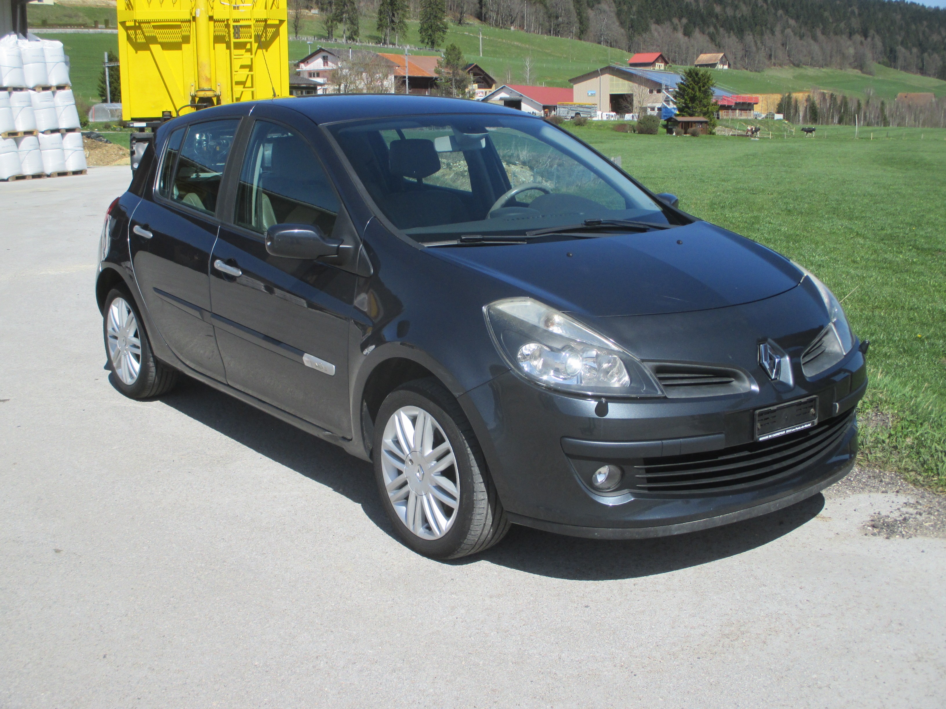 RENAULT Clio 2.0 16V Initiale