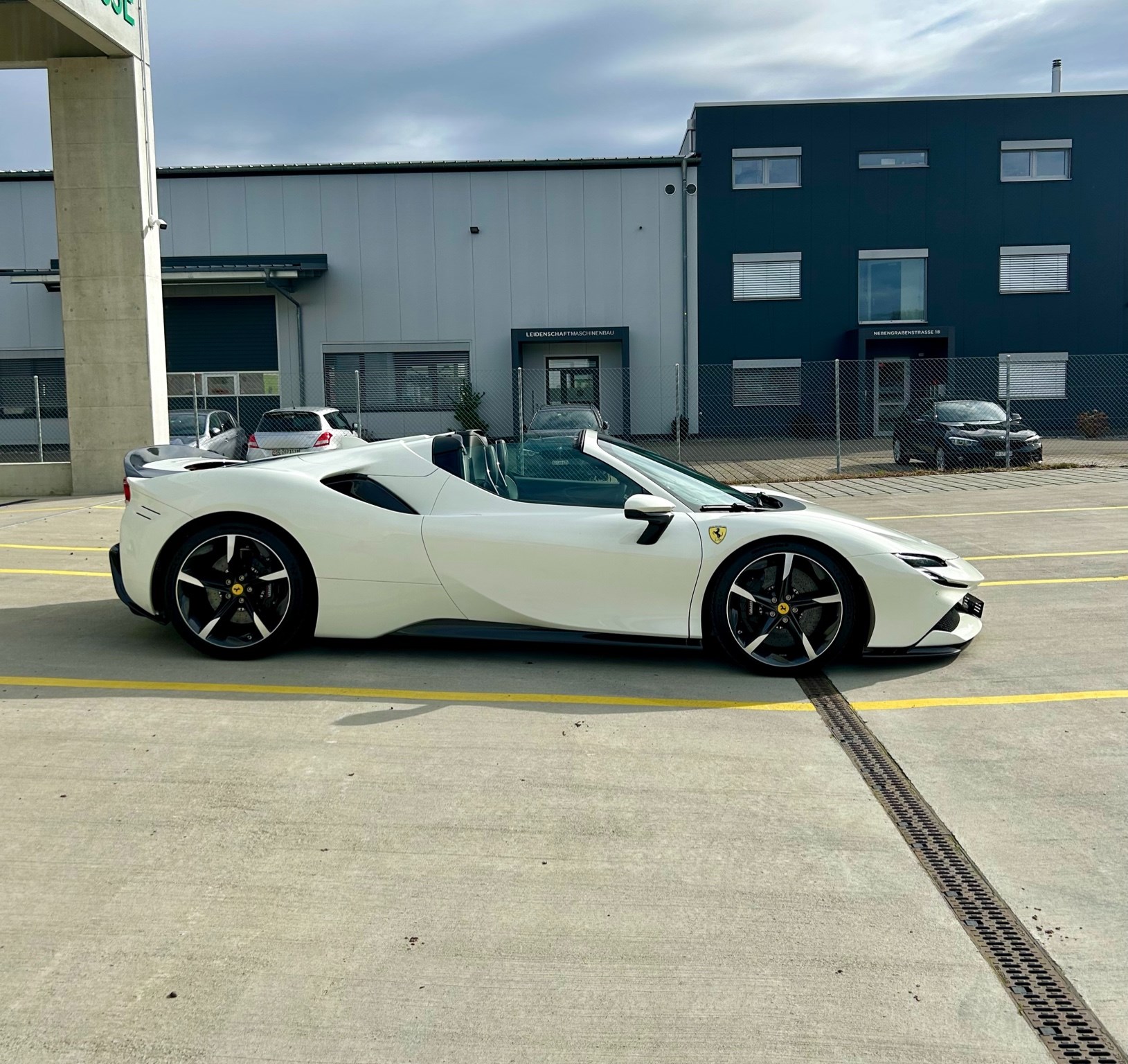 FERRARI SF90 Spider